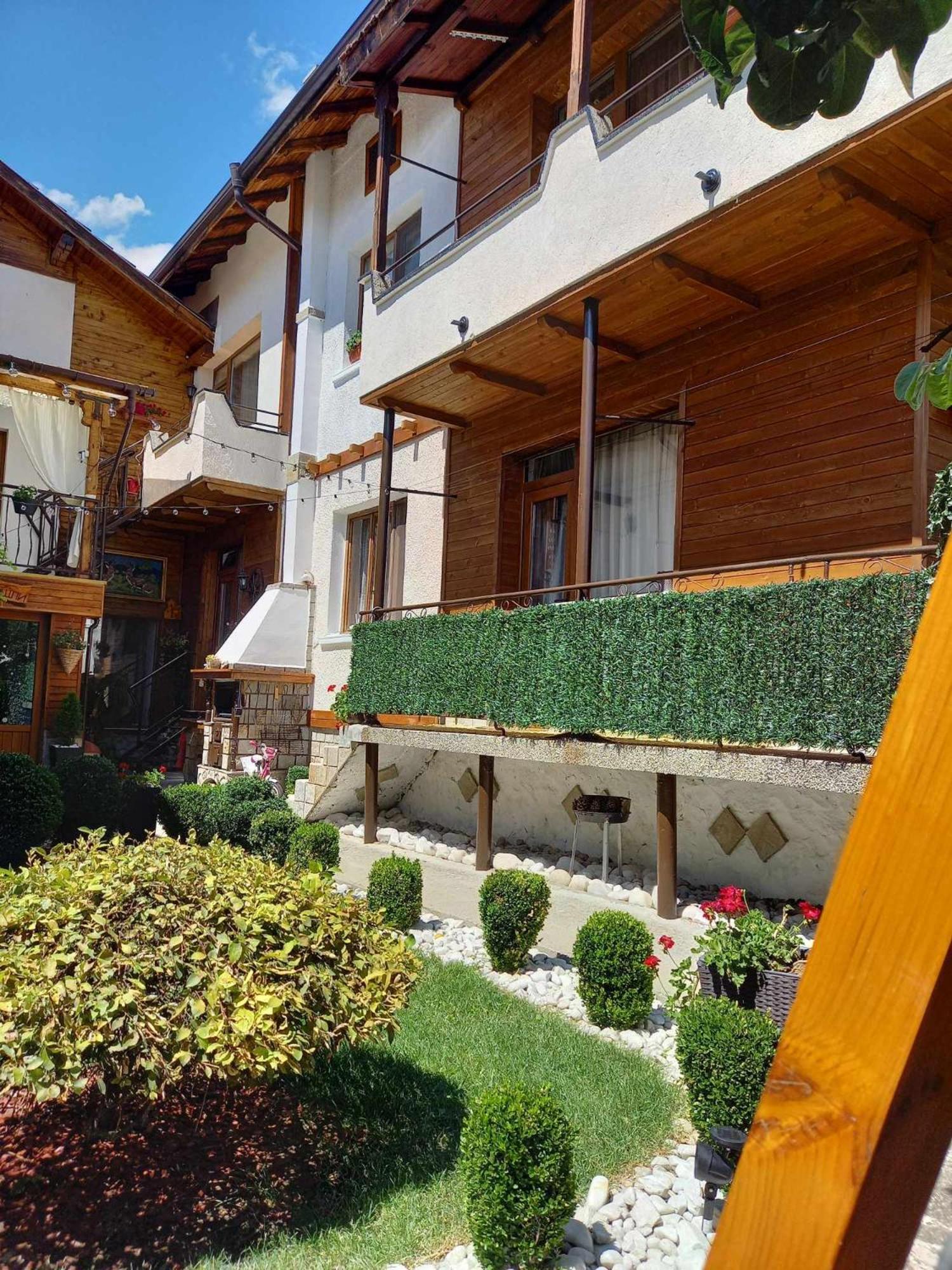 NIKI HOUSE