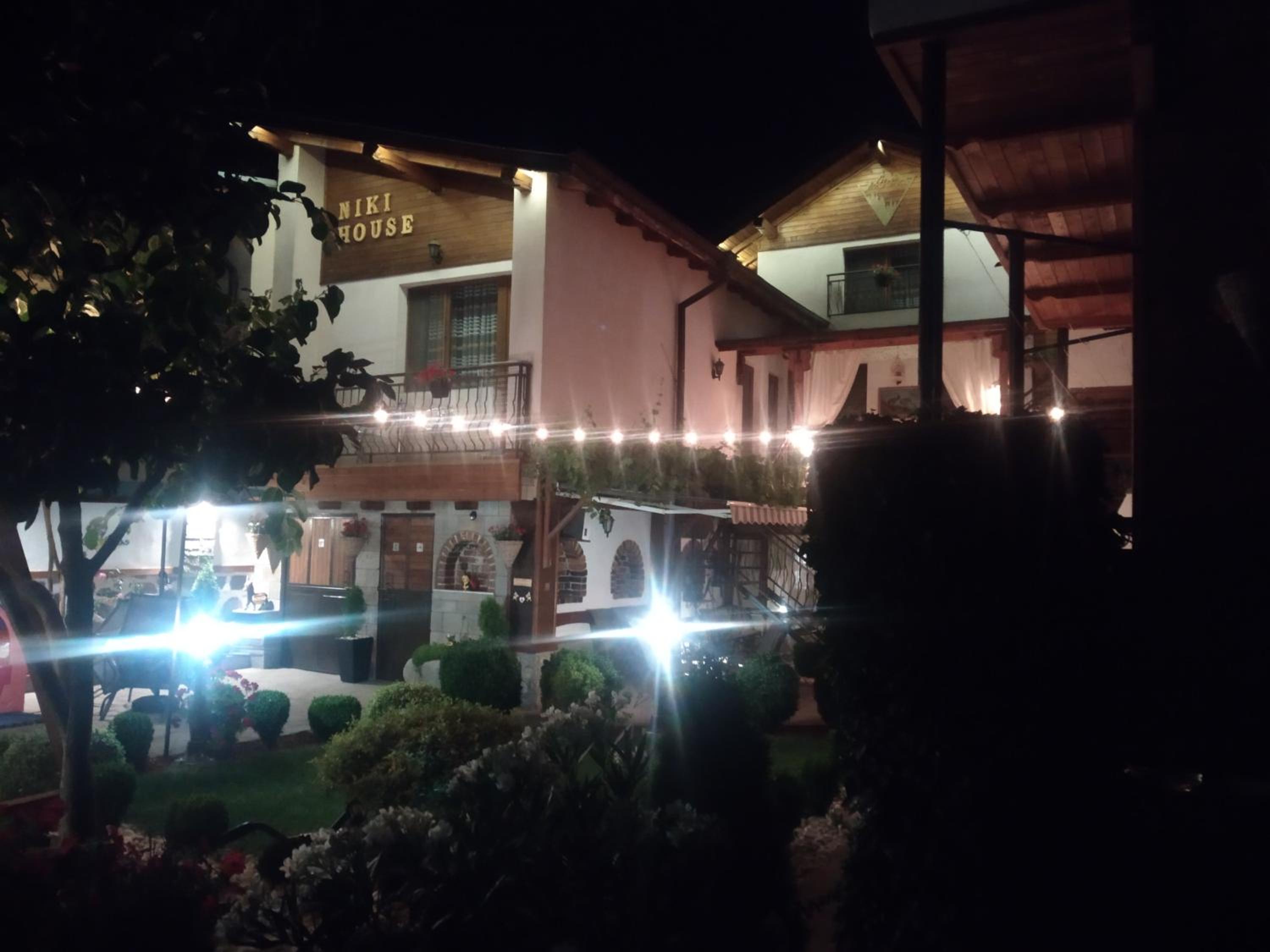 NIKI HOUSE
