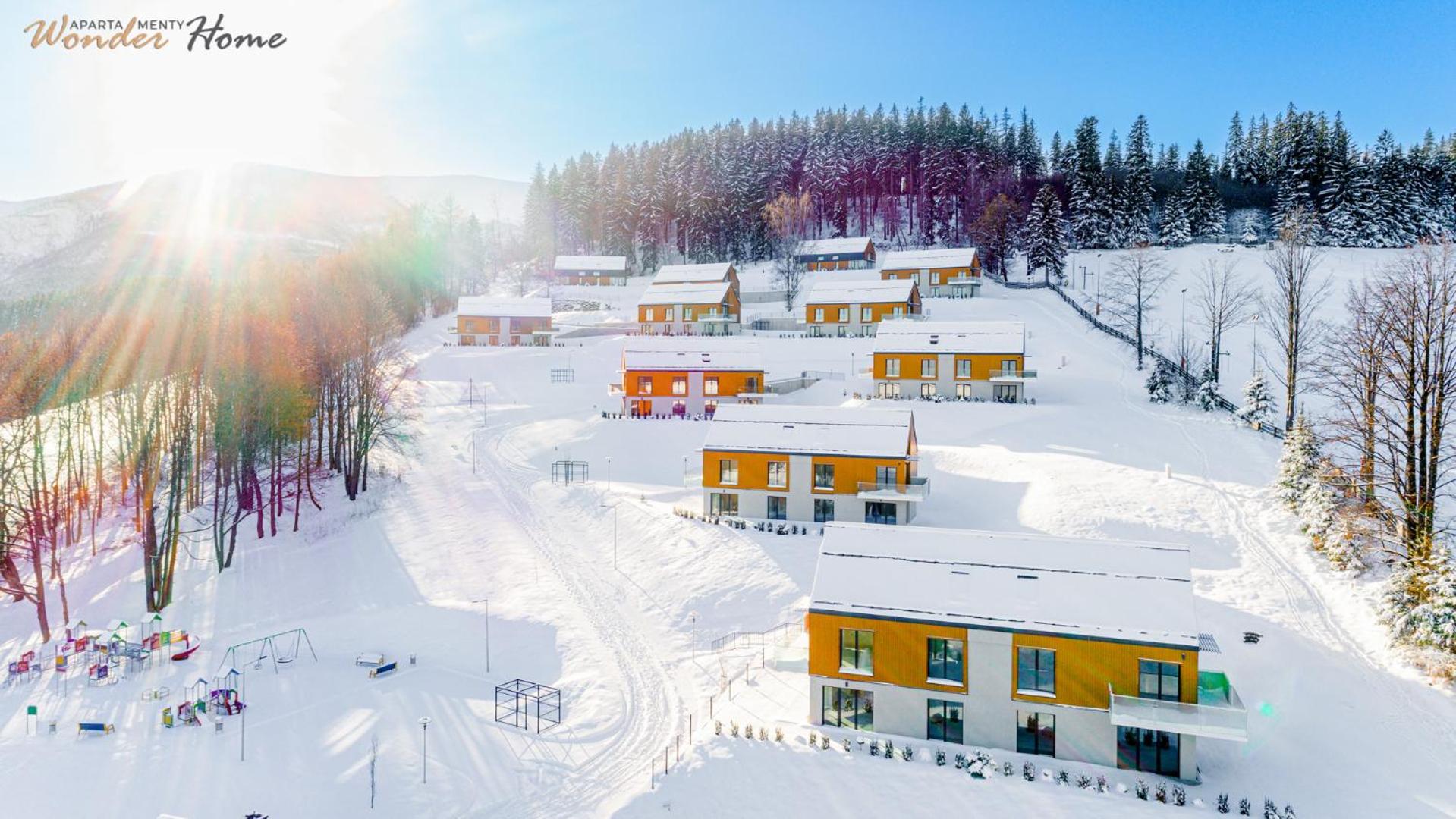Wonder Home Myśliwska - Domki przy stoku Karpatka - na terenie kompleksu plac zabaw, zewnętrzna siłownia i sklep