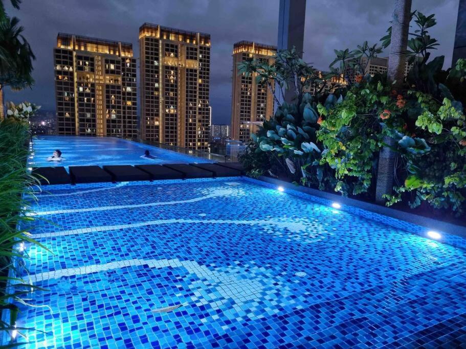 REVO near Pavilion2 Stadium Bukit Jalil 4-5pax