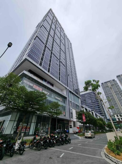REVO near Pavilion2 Stadium Bukit Jalil 4-5pax