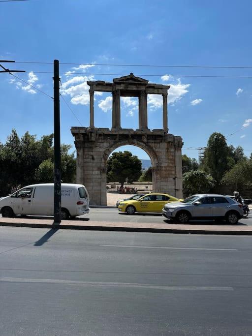 CONTEMPORARY APARTMENT 200M FROM ACROPOLIS 100Mbps NETFLIX
