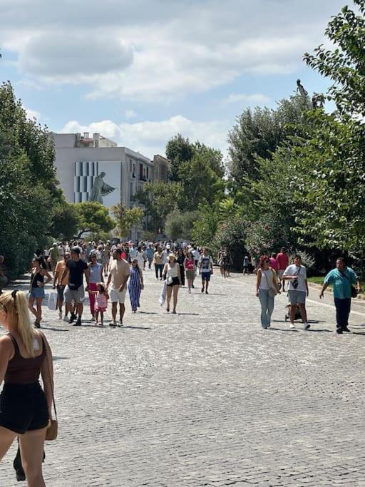 CONTEMPORARY APARTMENT 200M FROM ACROPOLIS 100Mbps NETFLIX