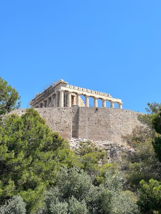 CONTEMPORARY APARTMENT 200M FROM ACROPOLIS 100Mbps NETFLIX