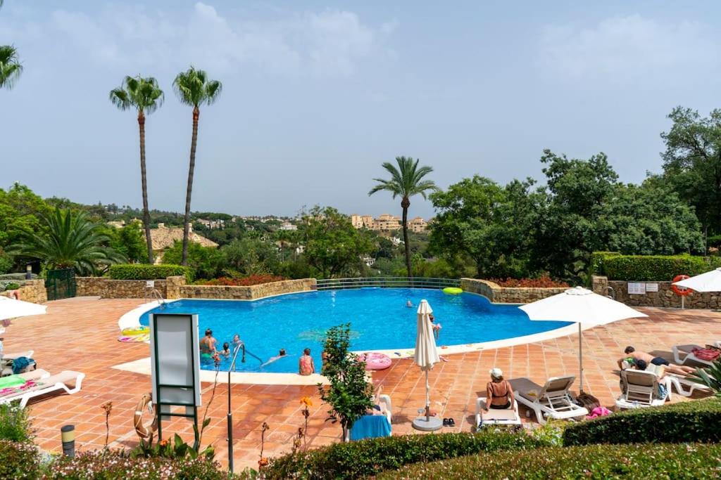 Cozy 2 Bedroom apartment with stunning sea views view 5