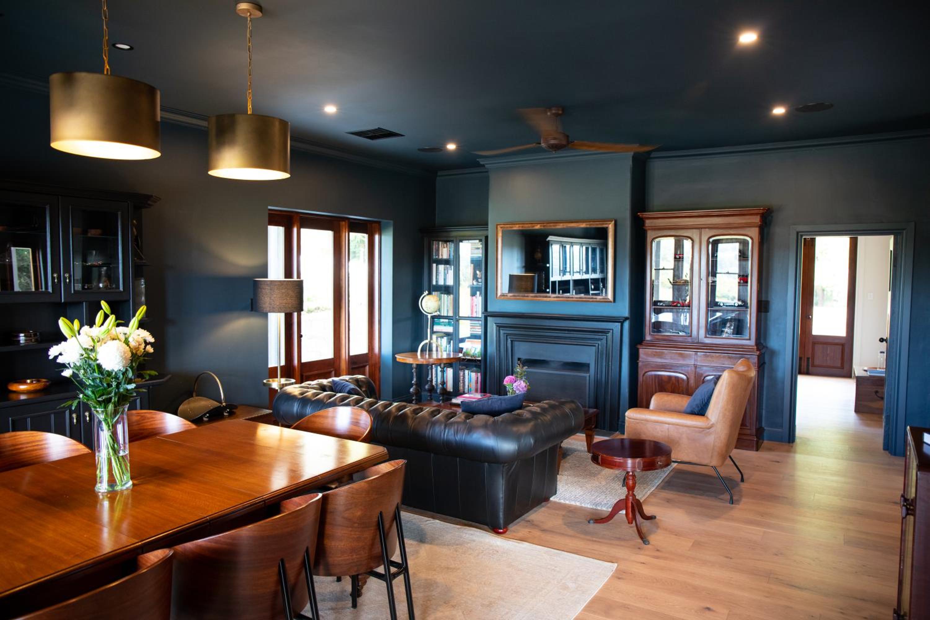 Adelaide Hills luxury cottage spectacular views