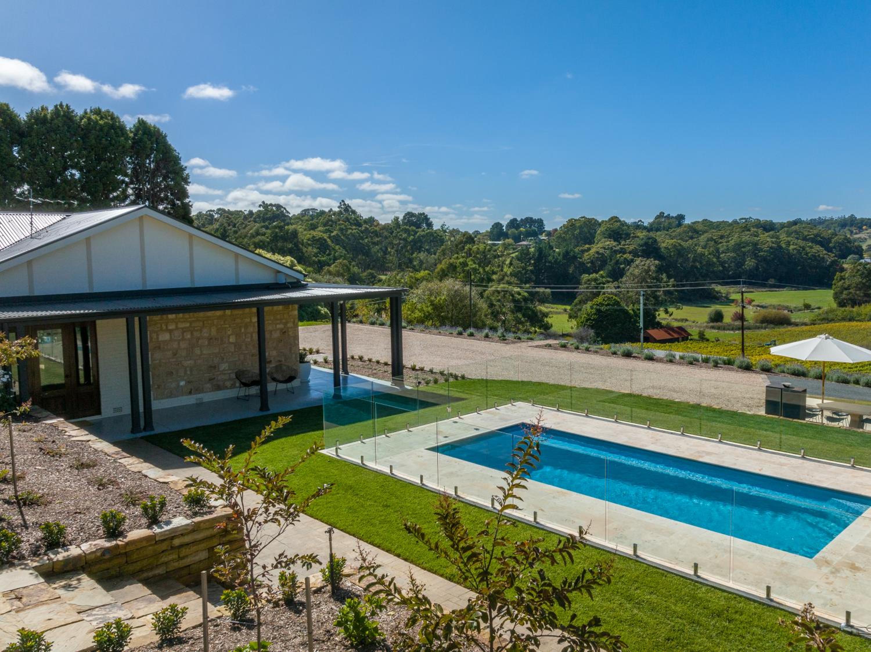 Adelaide Hills luxury cottage spectacular views
