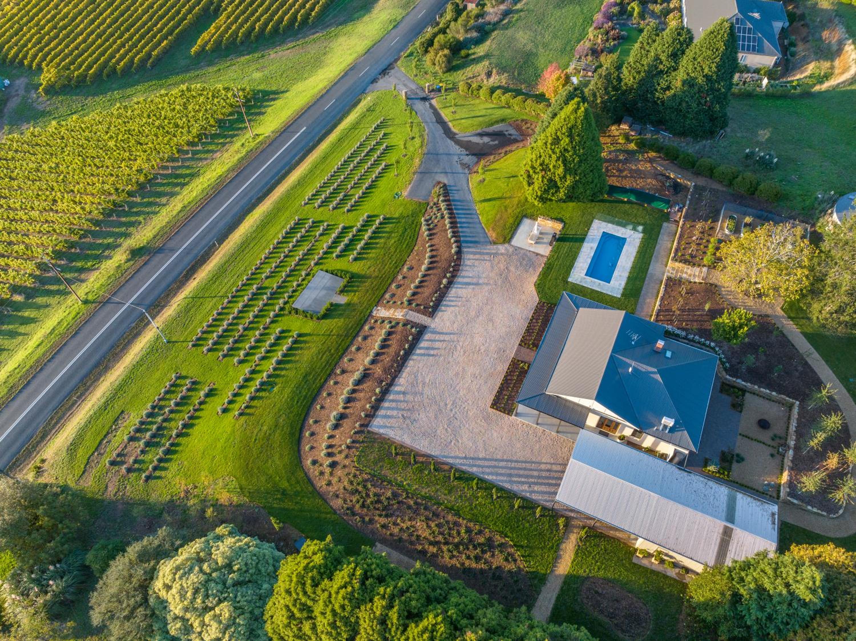 Adelaide Hills luxury cottage spectacular views
