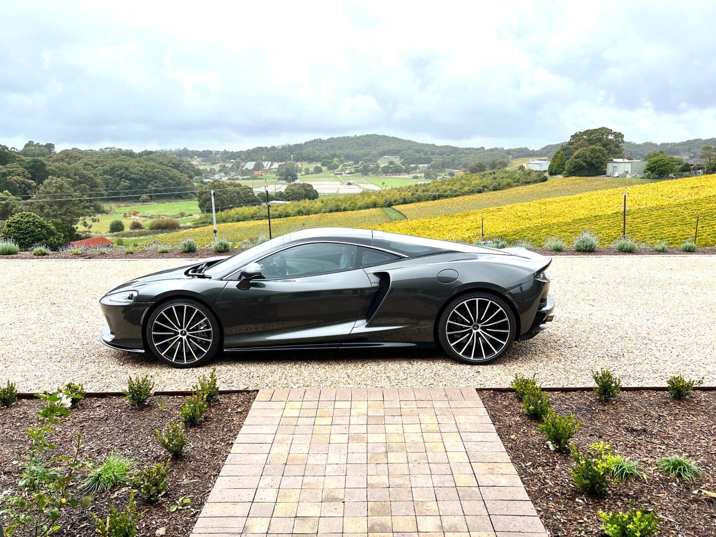 Adelaide Hills luxury cottage spectacular views