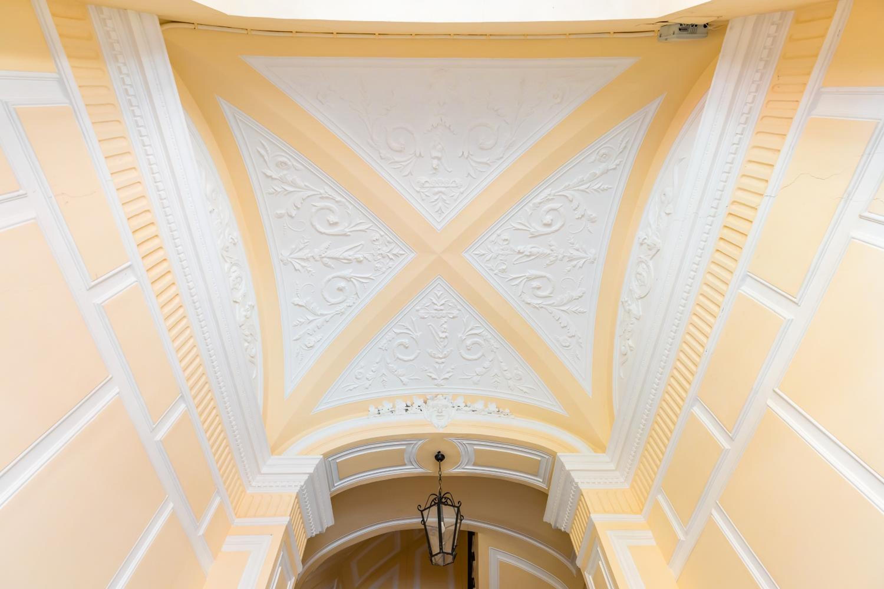 Grand Classic Apartment at San Martino by Napoliapartments