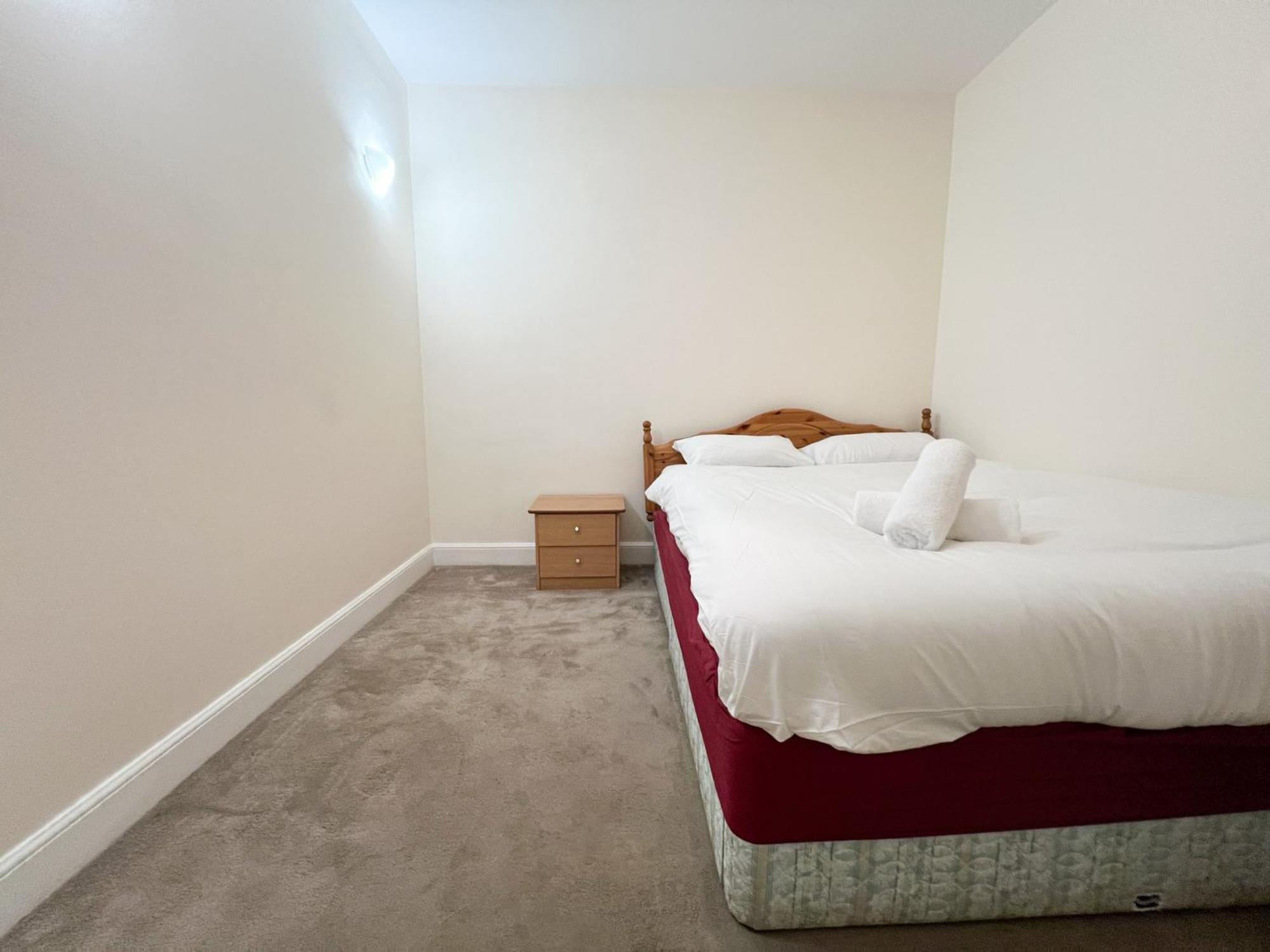 Convenient 2BR Basement Flat in Leith view 4