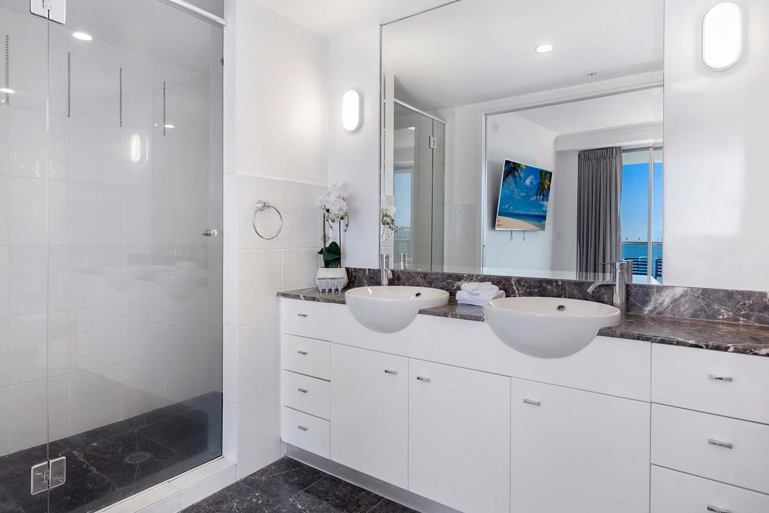 Chevron Renaissance Apartments - Hosted by Wow Stay
