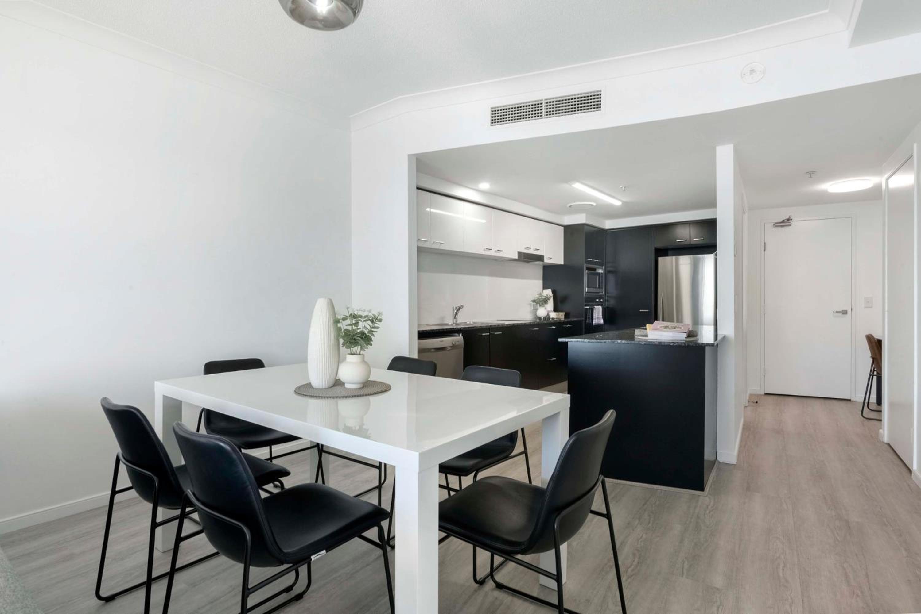 Chevron Renaissance Apartments - Hosted by Wow Stay