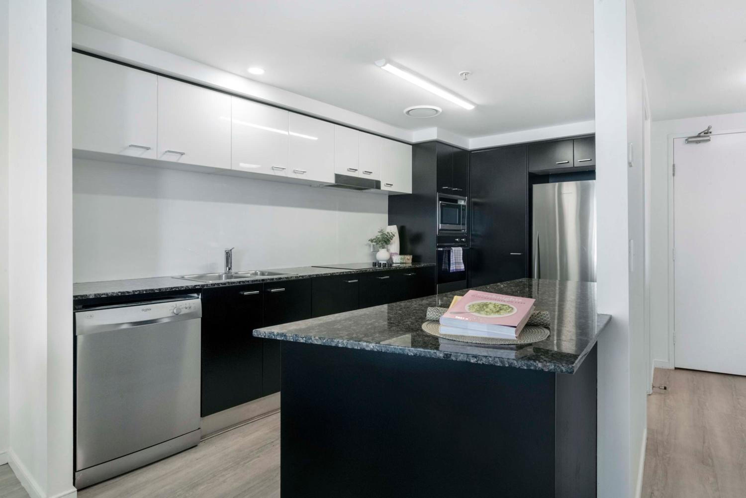 Chevron Renaissance Apartments - Hosted by Wow Stay