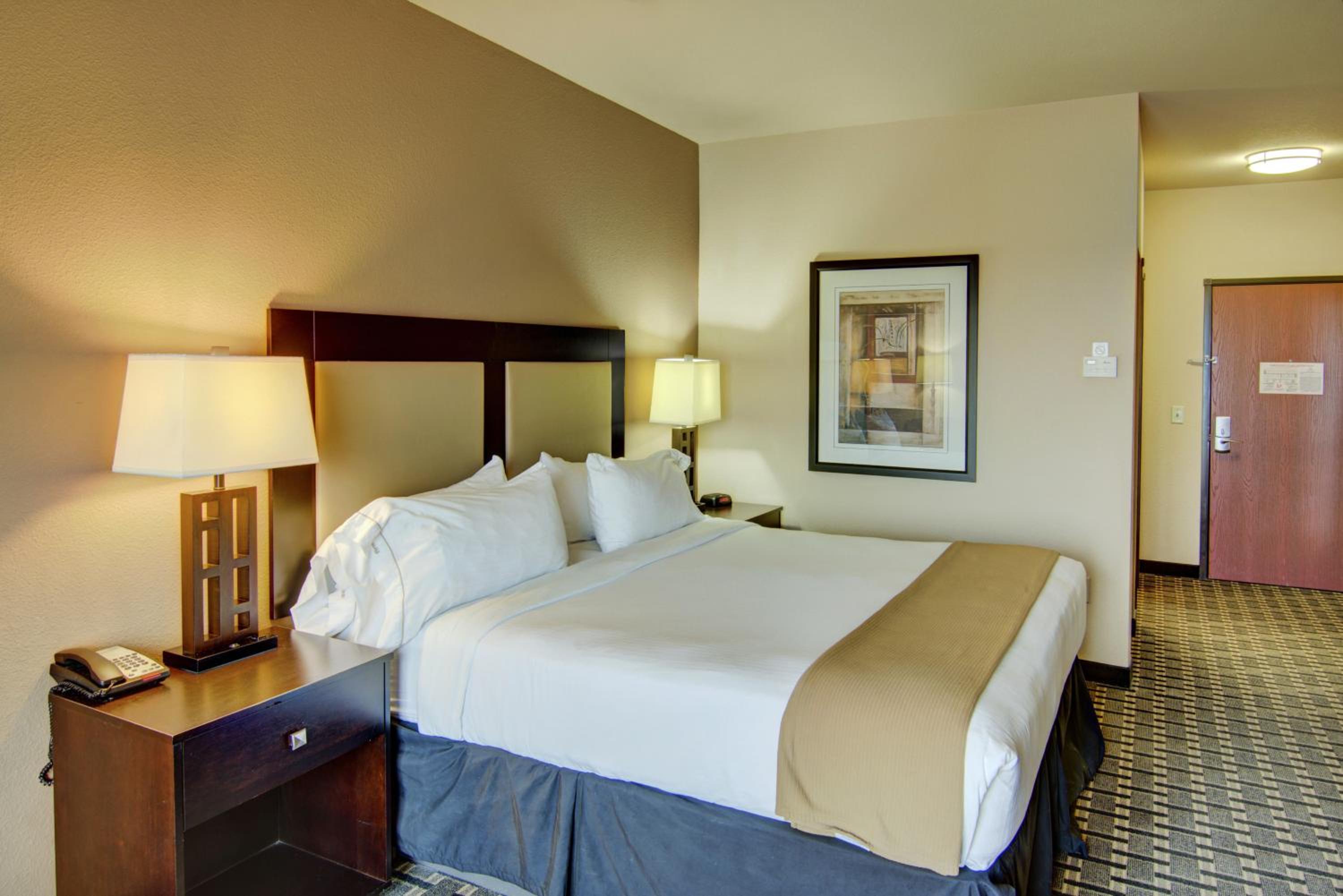 Paris Vacations - Holiday Inn Express Hotel  Suites Paris, an IHG Hotel - Property Image 3