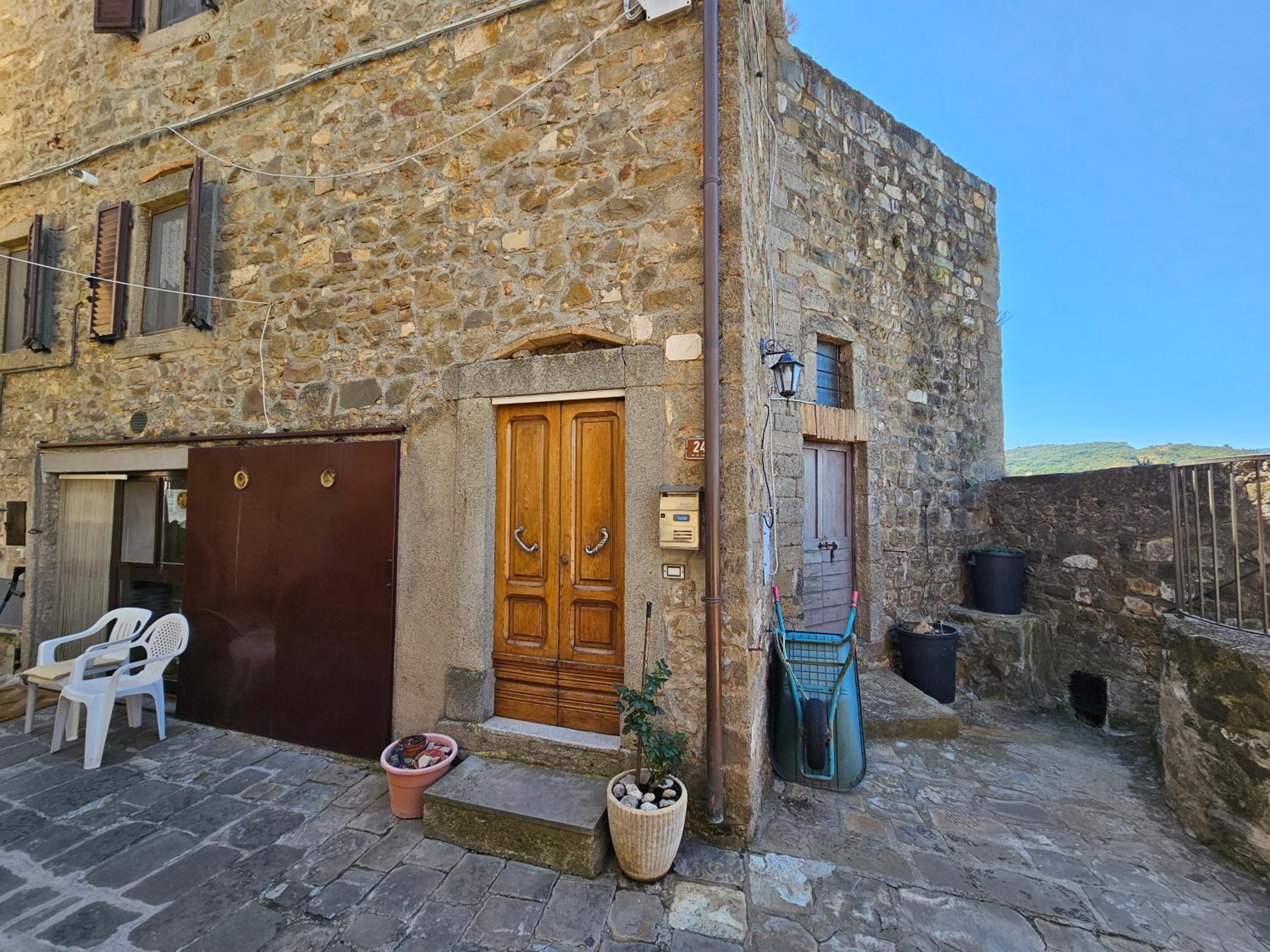casa con 2 camere in borgo medievale view 5