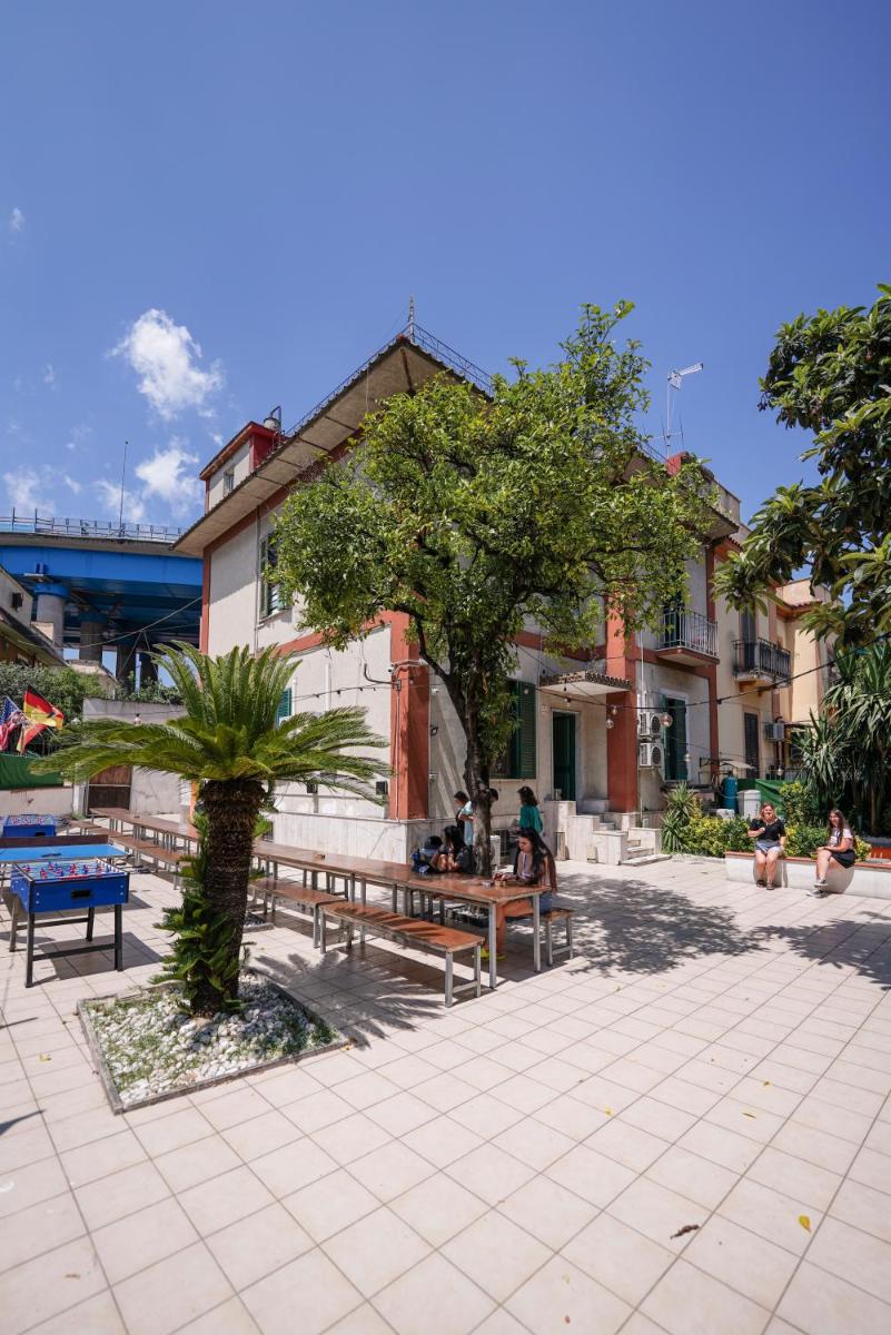 Naples Experience Hostel - Age Limit 18-28