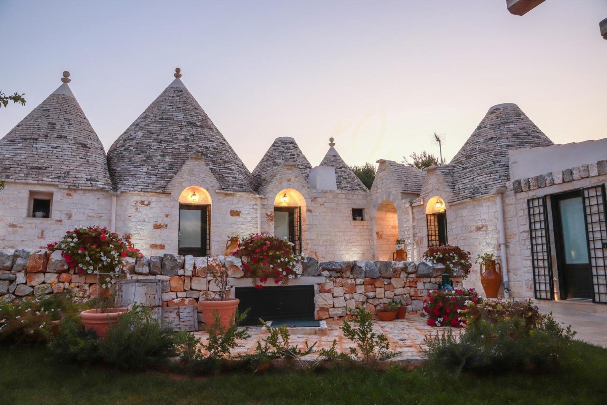 TD Trulli della Magnolia Trulli w Amazing Garden photo 1