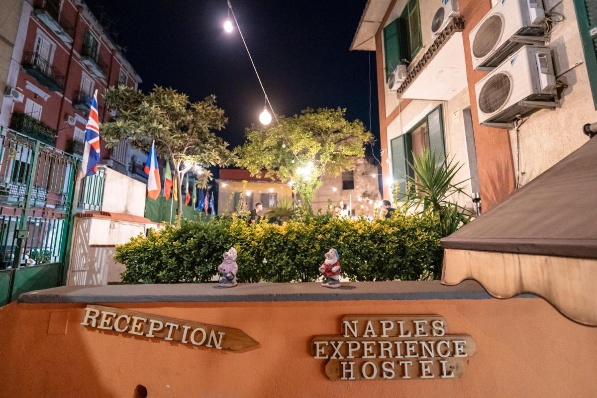 Naples Experience Hostel - Age Limit 18-28