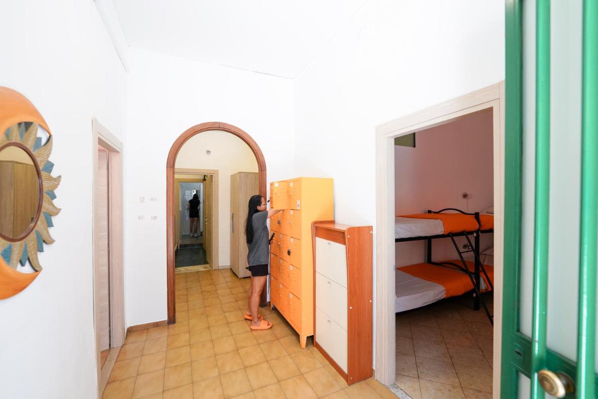 Naples Experience Hostel - Age Limit 18-28
