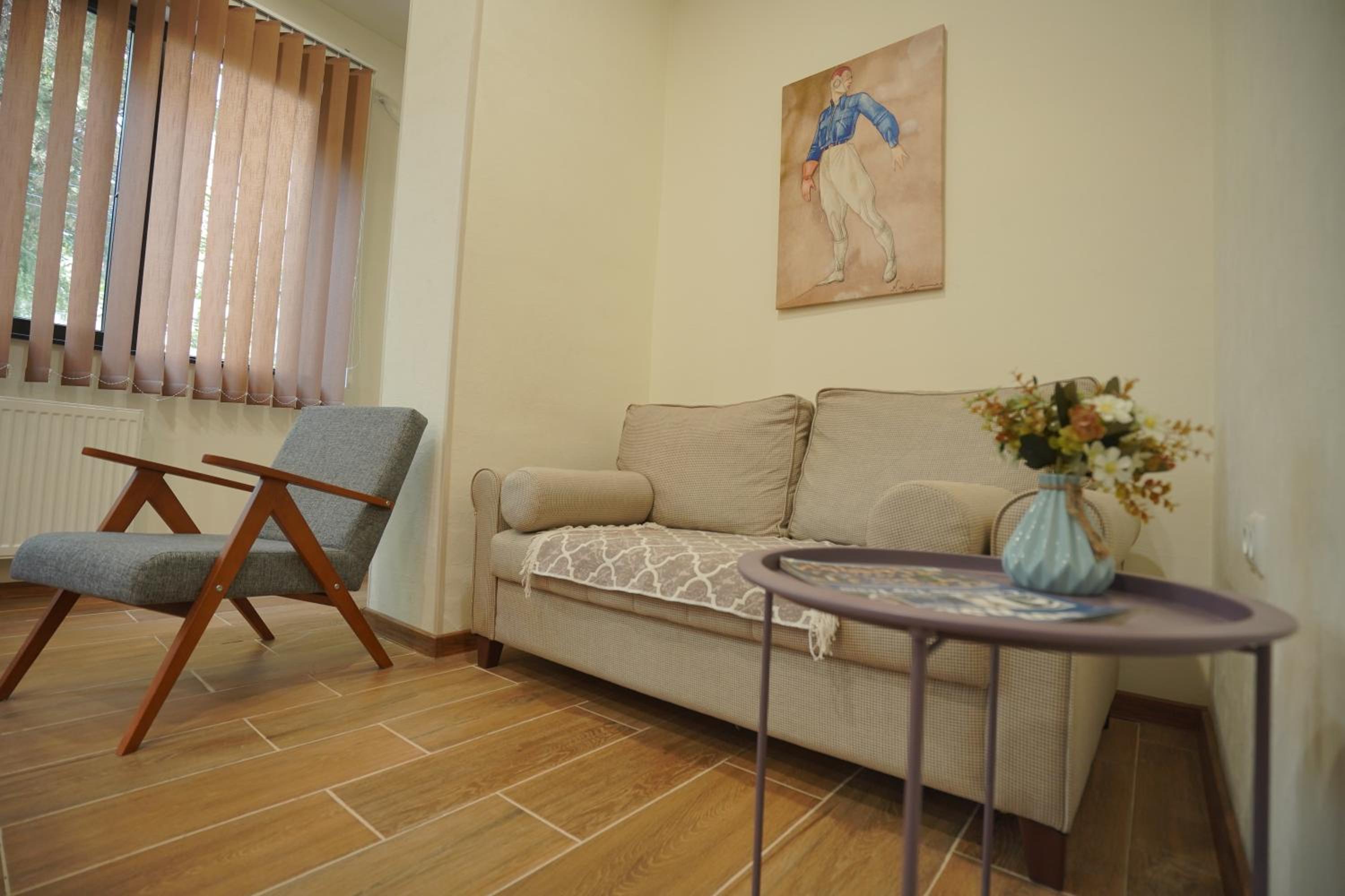 New Apartment Near Holiday Inn