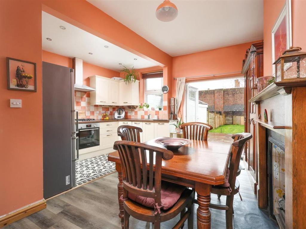 Comfortable Bristol Escape near Gloucester Road view 5