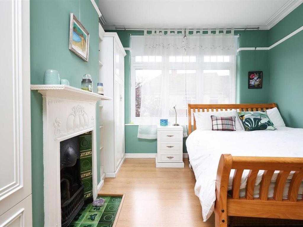 Comfortable Bristol Escape near Gloucester Road view 4