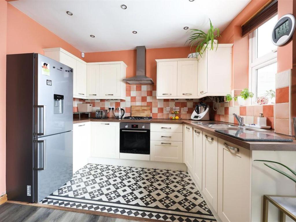 Comfortable Bristol Escape near Gloucester Road view 3