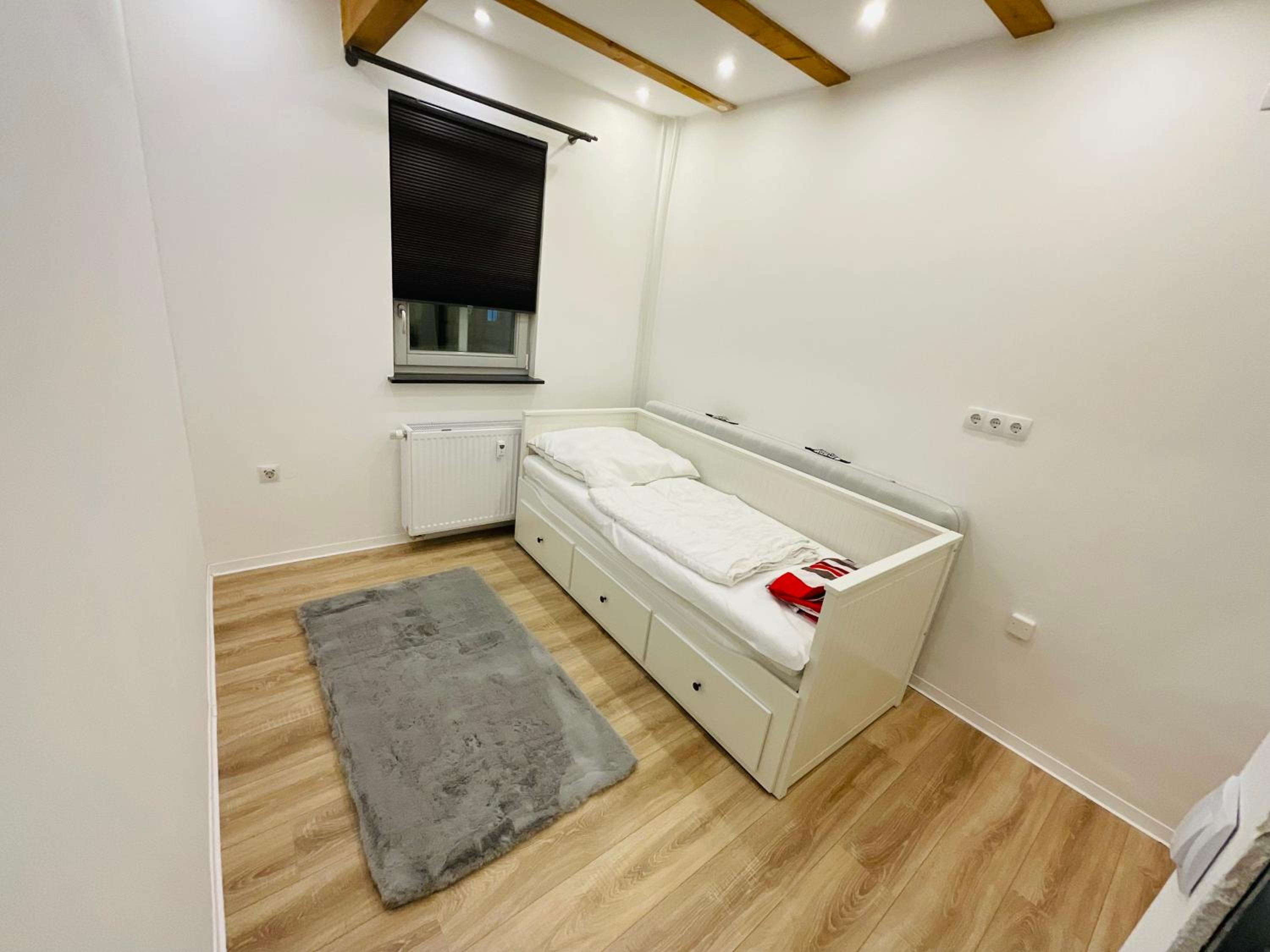 Best Central Apartment - am Marktplatz - Up to 5 - Next to Frankfurt and Hanau - Coffee and Snacks - Netflix, Prime, Disney