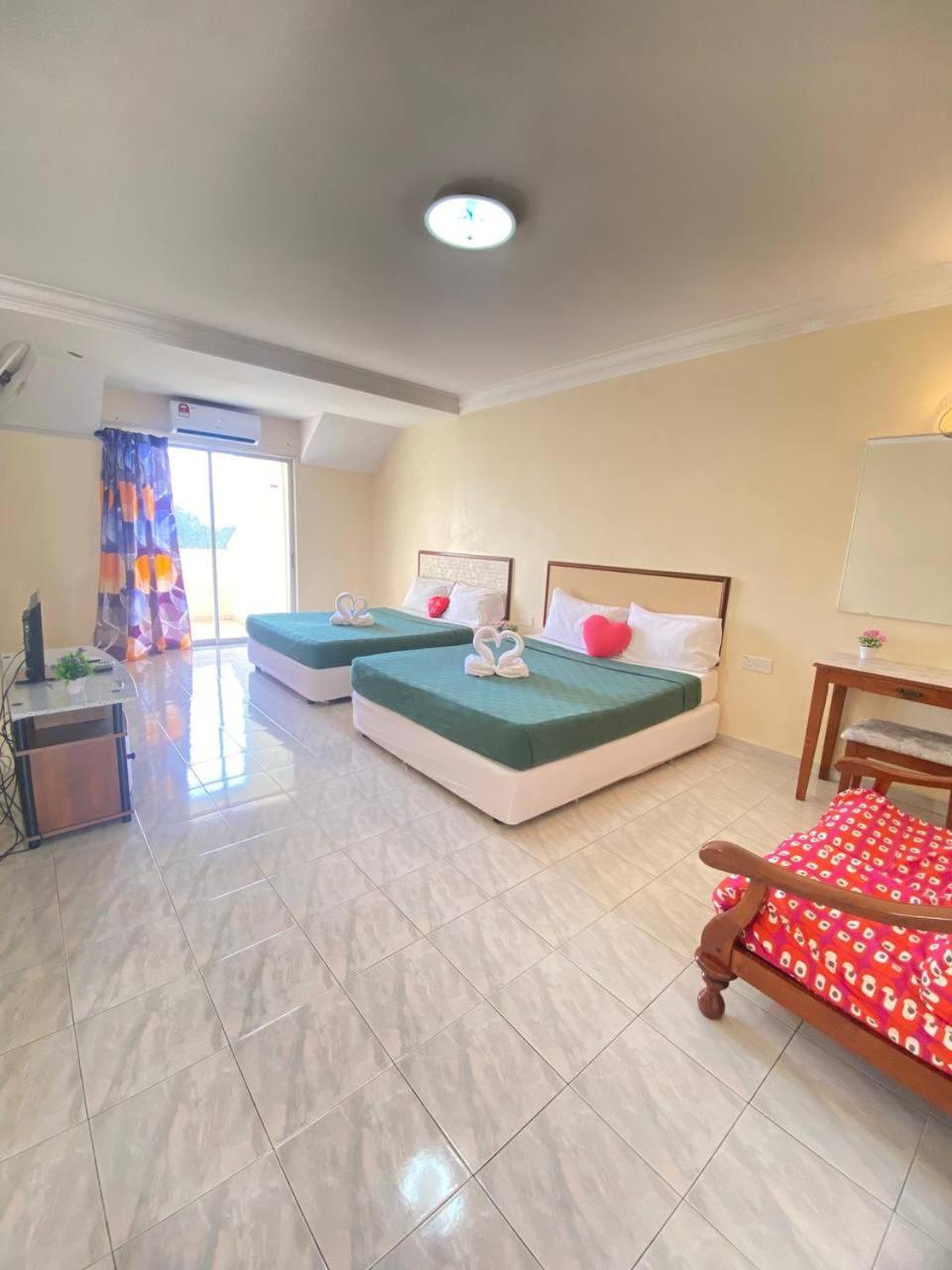 Teluk Batik Holiday Apartment