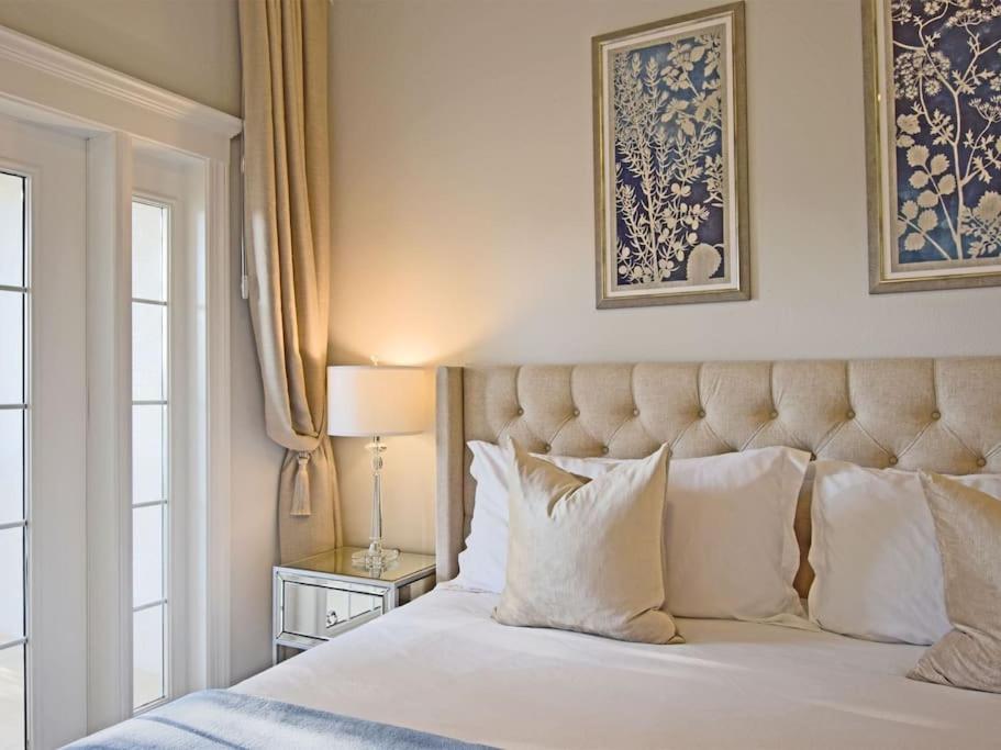 Luxury Stylish Top Floor & Stunning Views view 3