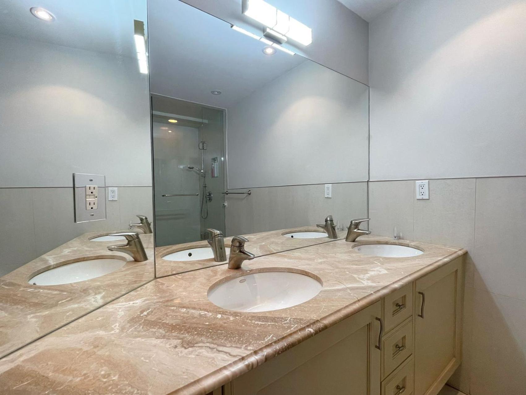 Private Suite in Forest Hill with full kitchen and parking