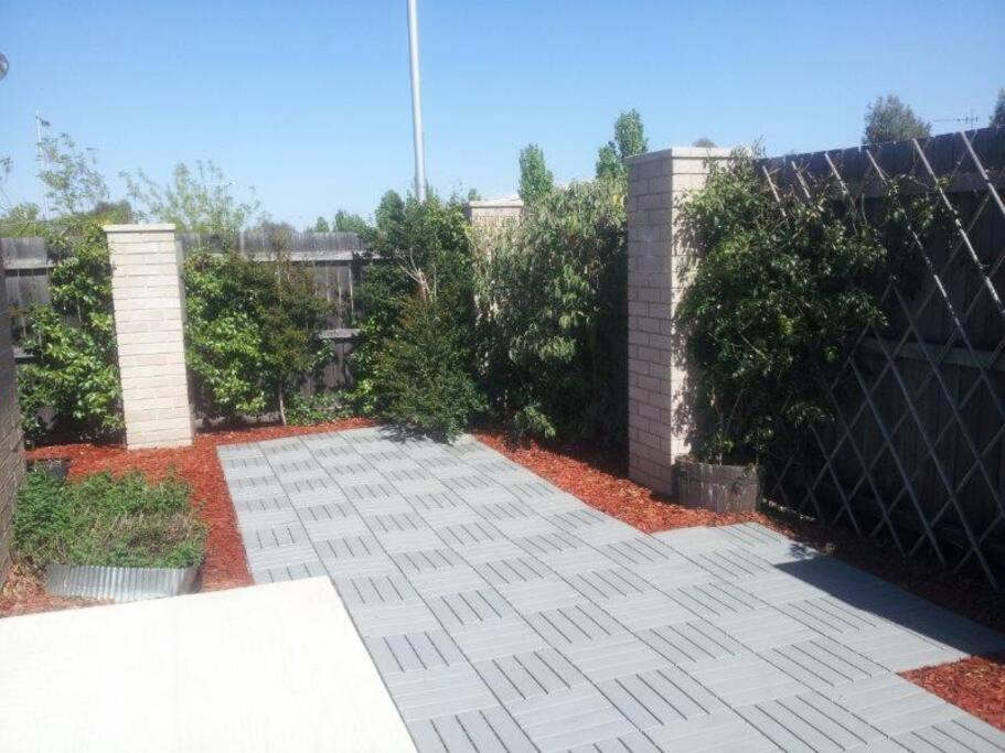 Entire 2BR sunny house @Franklin, Canberra