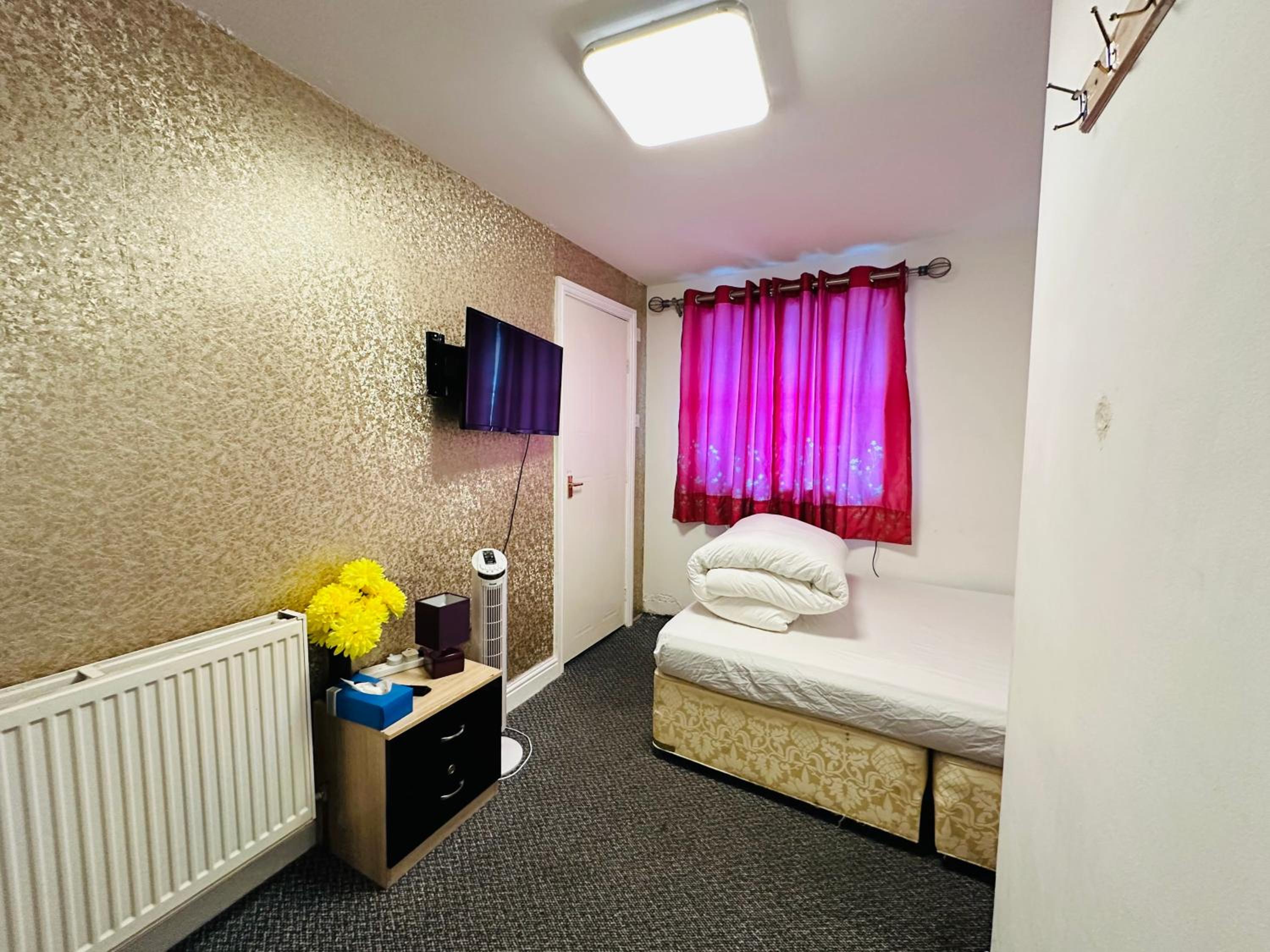 Bolton Vacations - UNIQUE PRIVATE ROOMS - Property Image 7