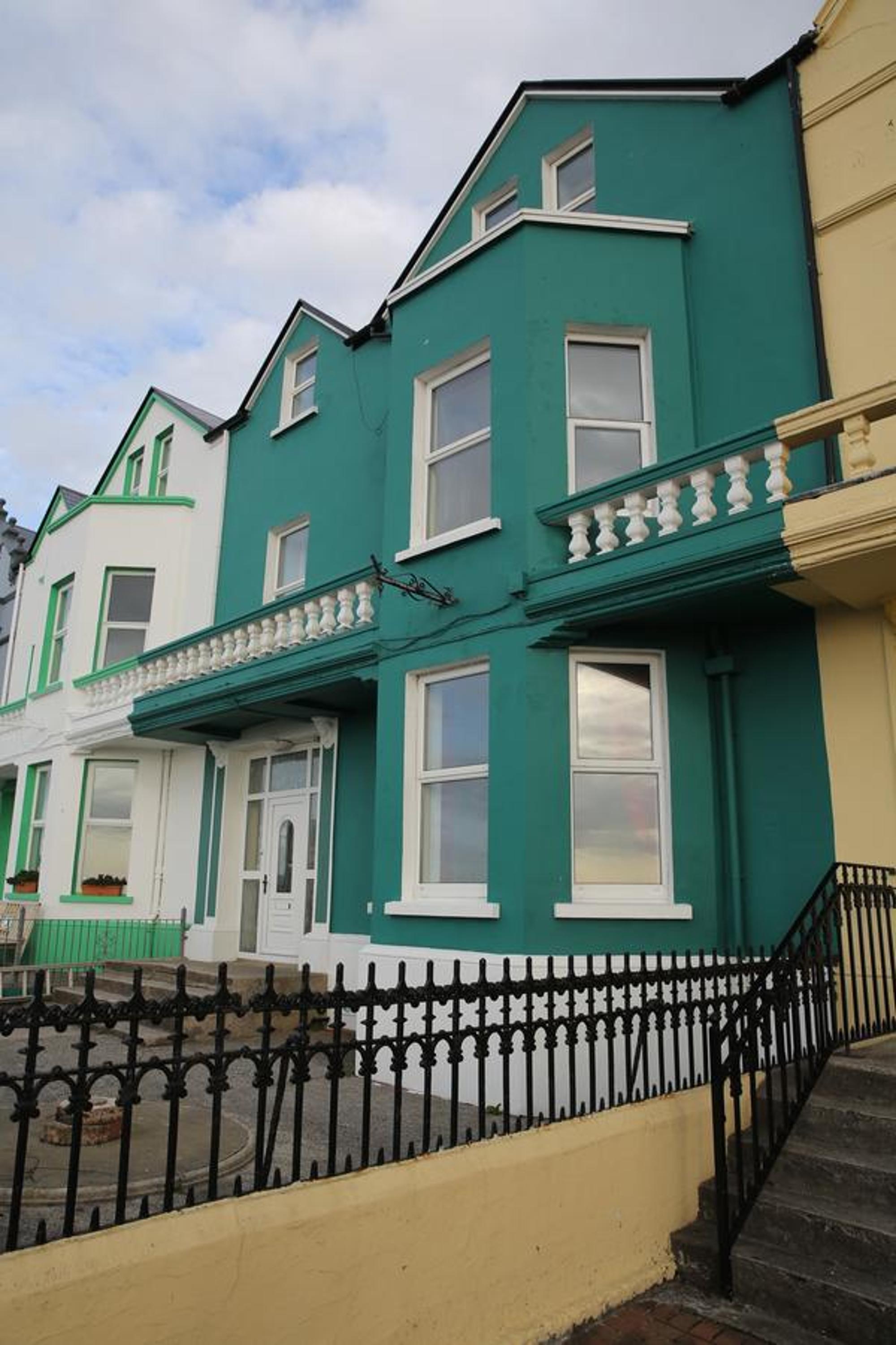 Rolling Wave Guesthouse