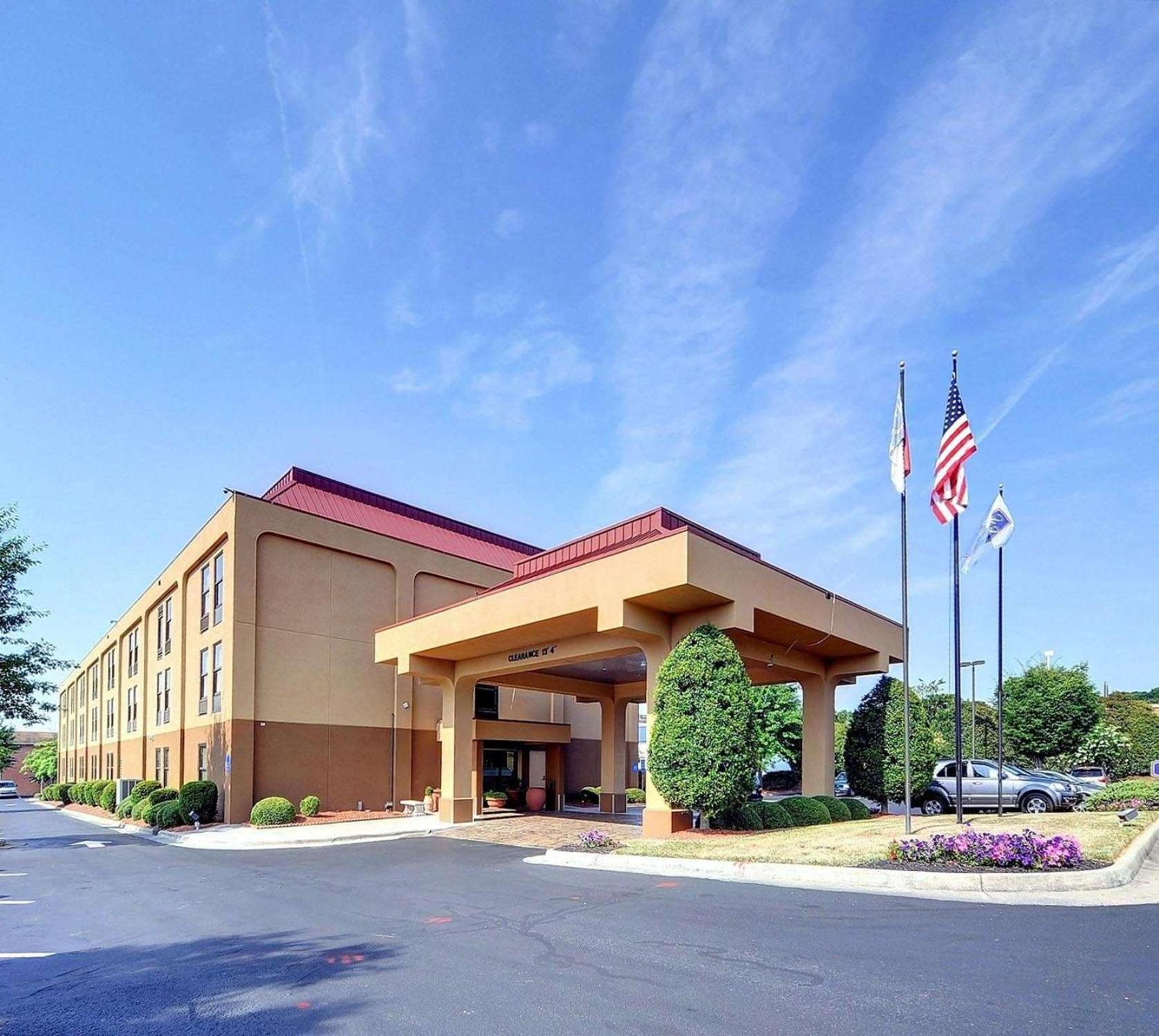 Danville Vacations - Hampton Inn Eden - Property Image 1