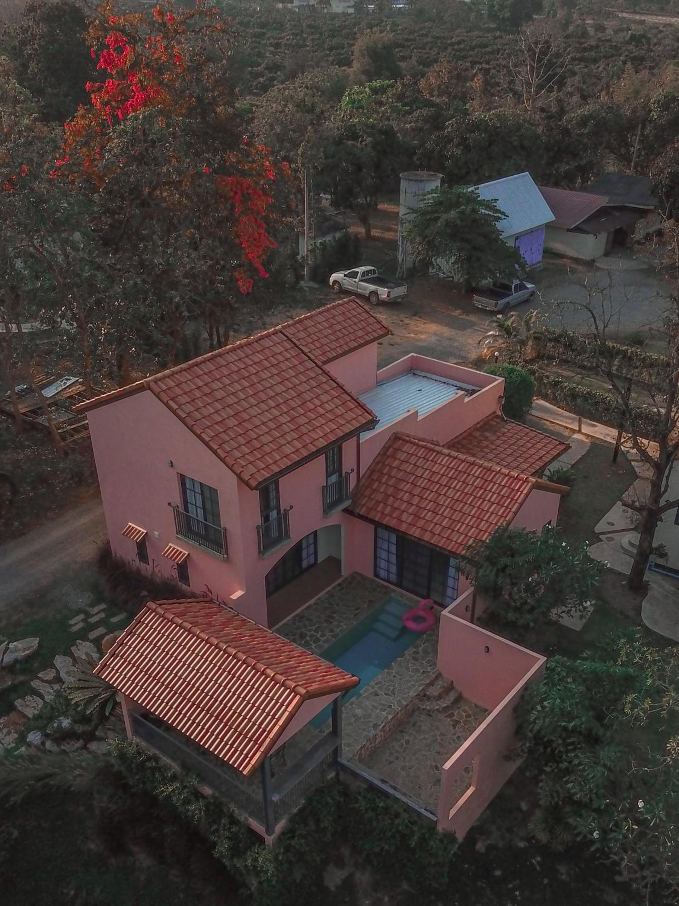 Pink Villa by Tubtao Sleepy Hill — photo 3