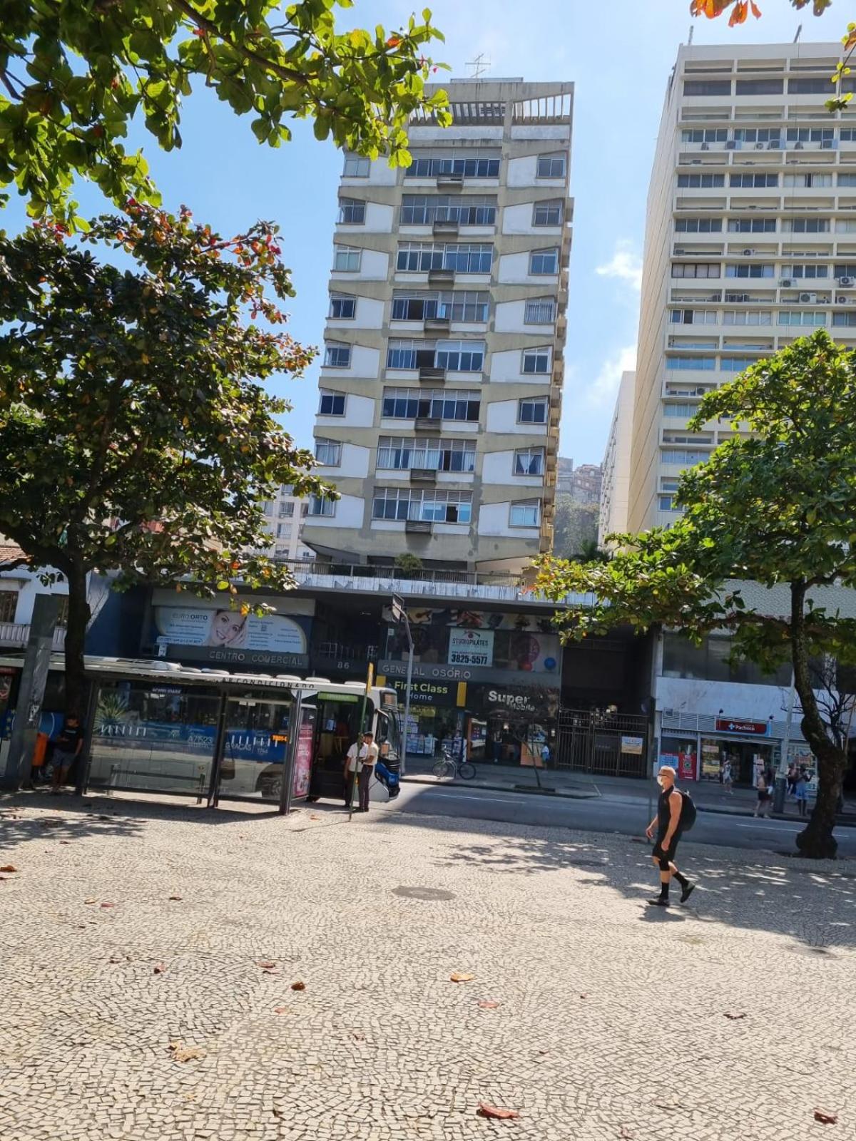 SUÍTE c vista livre e pertíssima das PRAIAS IPANEMA LEBLON ARPOADOR COPACABANA e do CRISTO REDENTOR do BONDINHO PÃO DE AÇUCAR etc Chegando mais cedo que o 