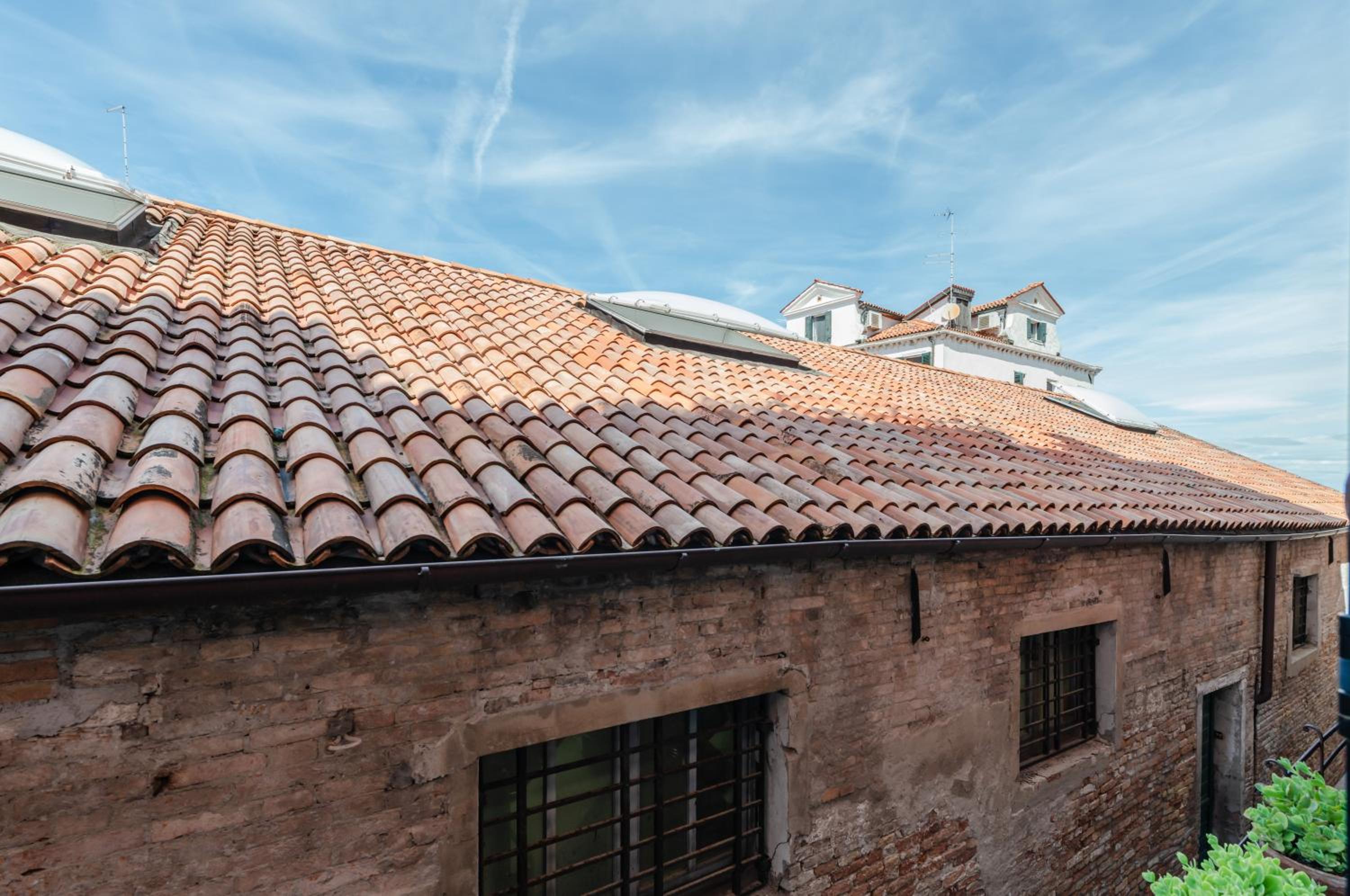 Lovely & Roomy Venetian Apartment x7!