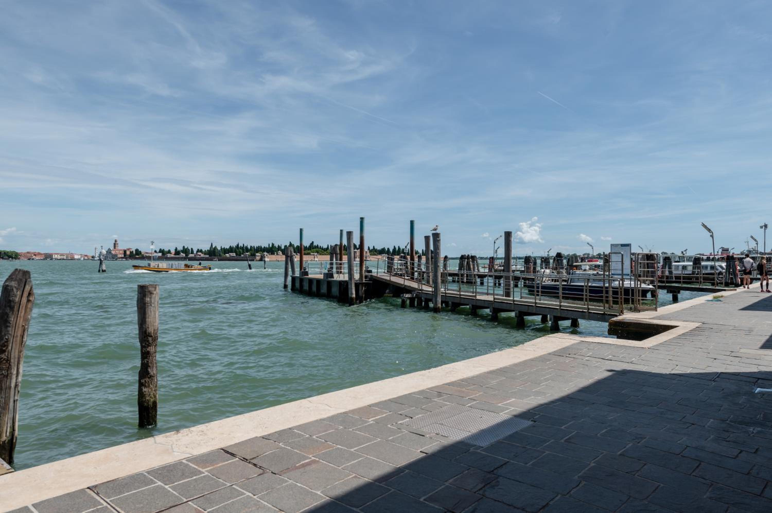 Lovely & Roomy Venetian Apartment x7!