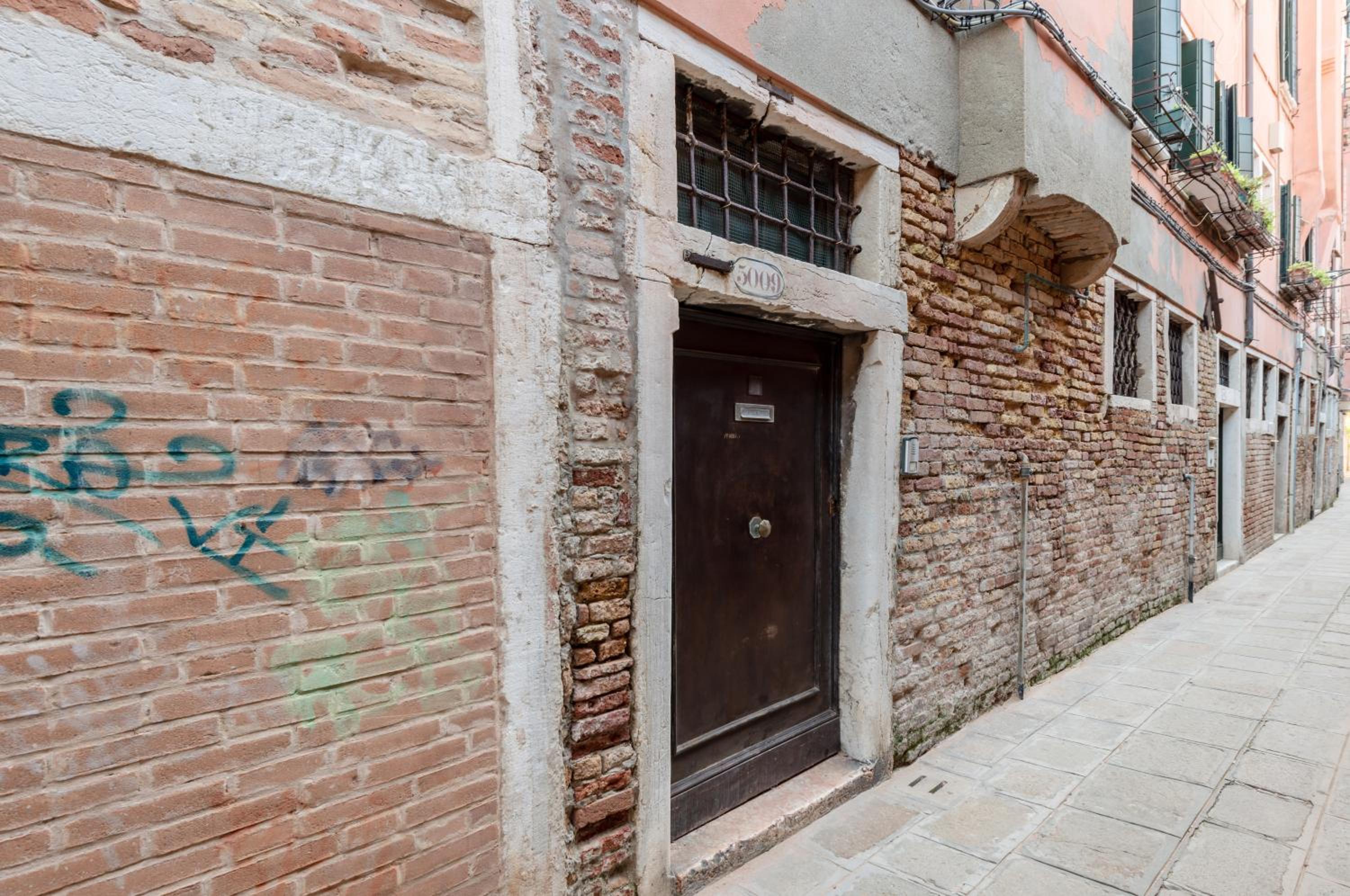 Lovely & Roomy Venetian Apartment x7!