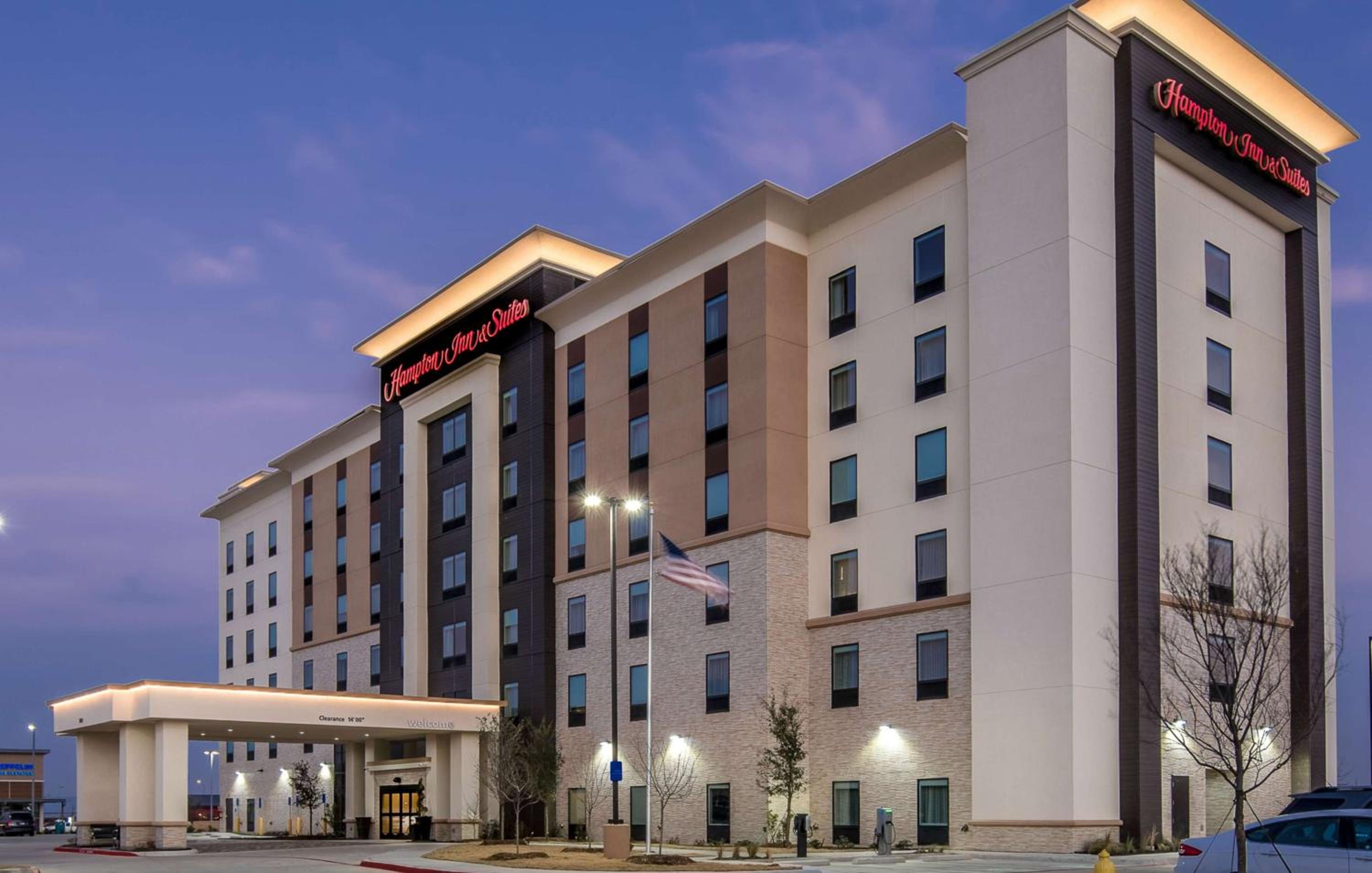 Hotel Hampton Inn & Suites Dallas-The Colony - Image 1