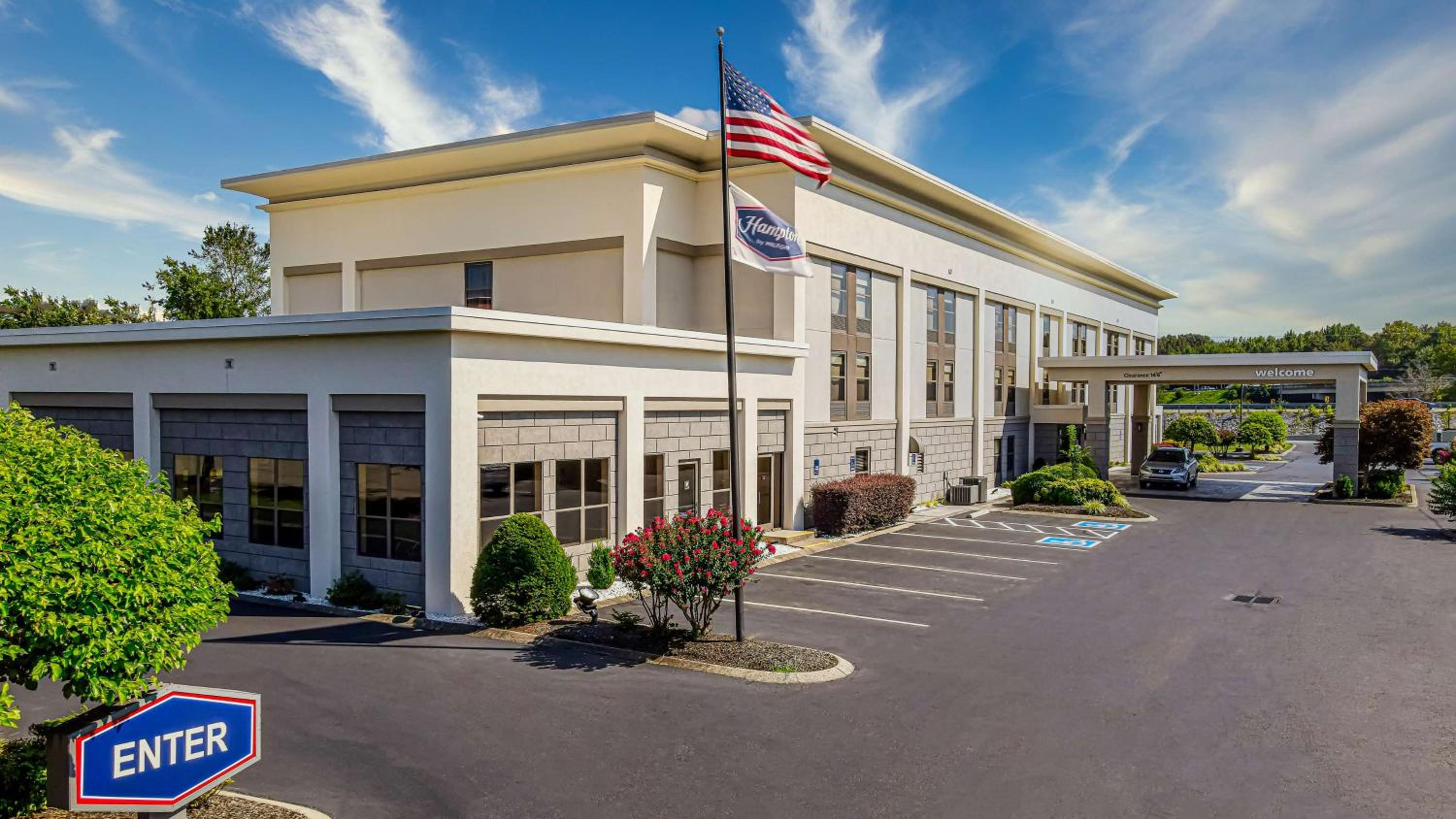 Dickson Vacations - Hampton Inn Dickson - Property Image 1
