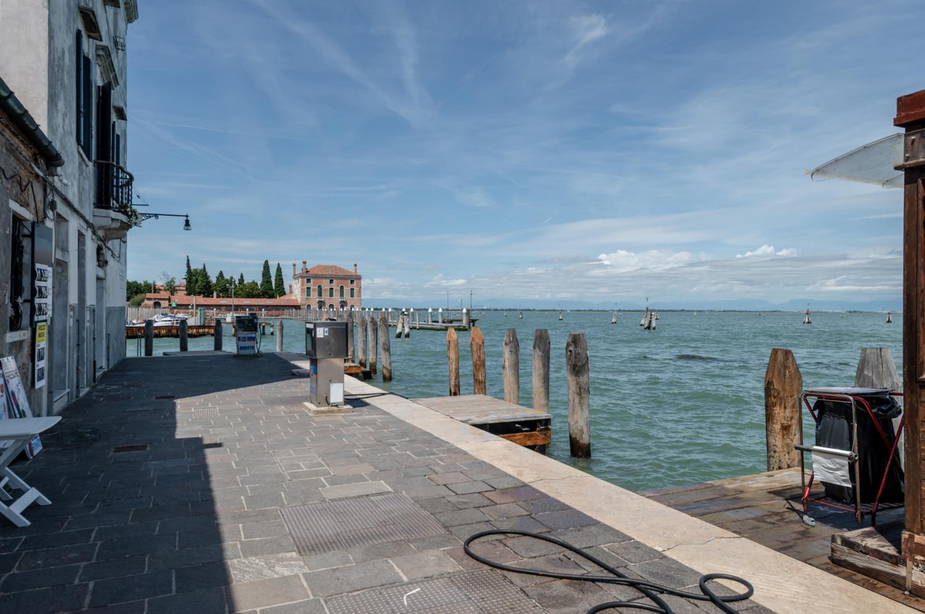 Lovely & Roomy Venetian Apartment x7!