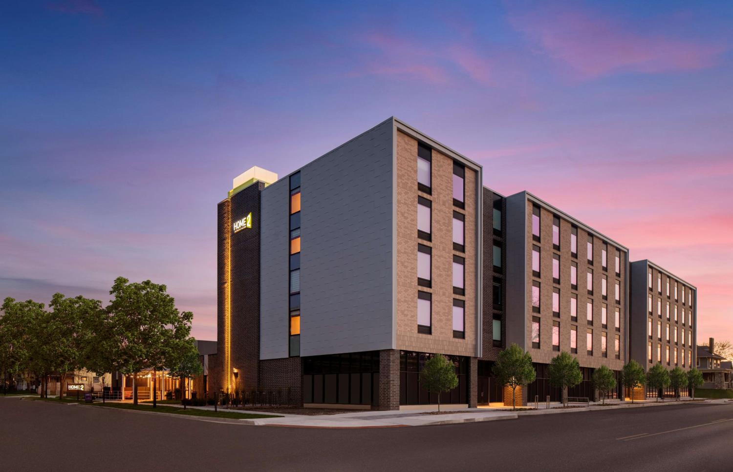 Hotel Home2 Suites by Hilton Des Moines at Drake University - Image 1