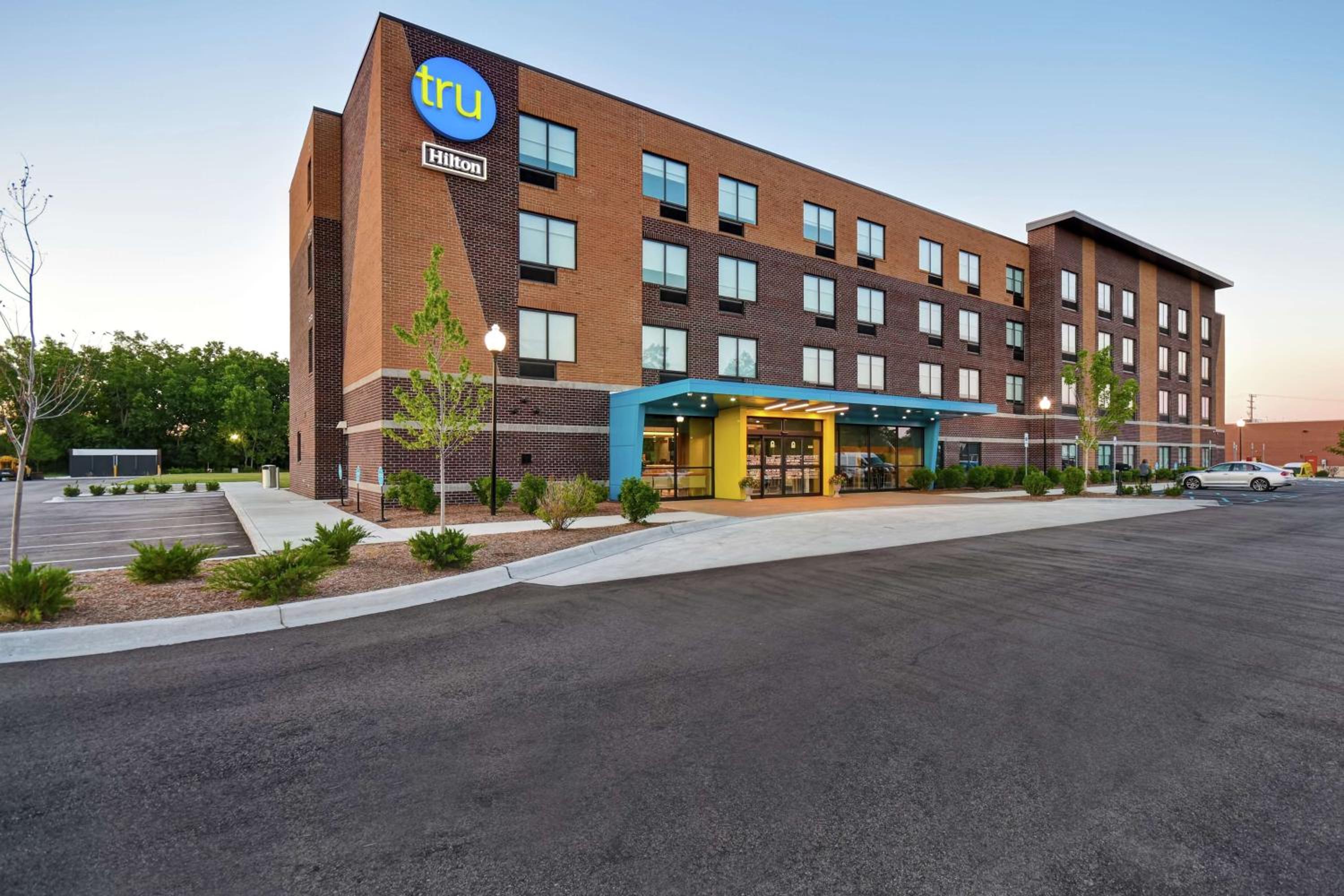 Detroit Vacations - Tru By Hilton Sterling Heights Detroit - Property Image 1