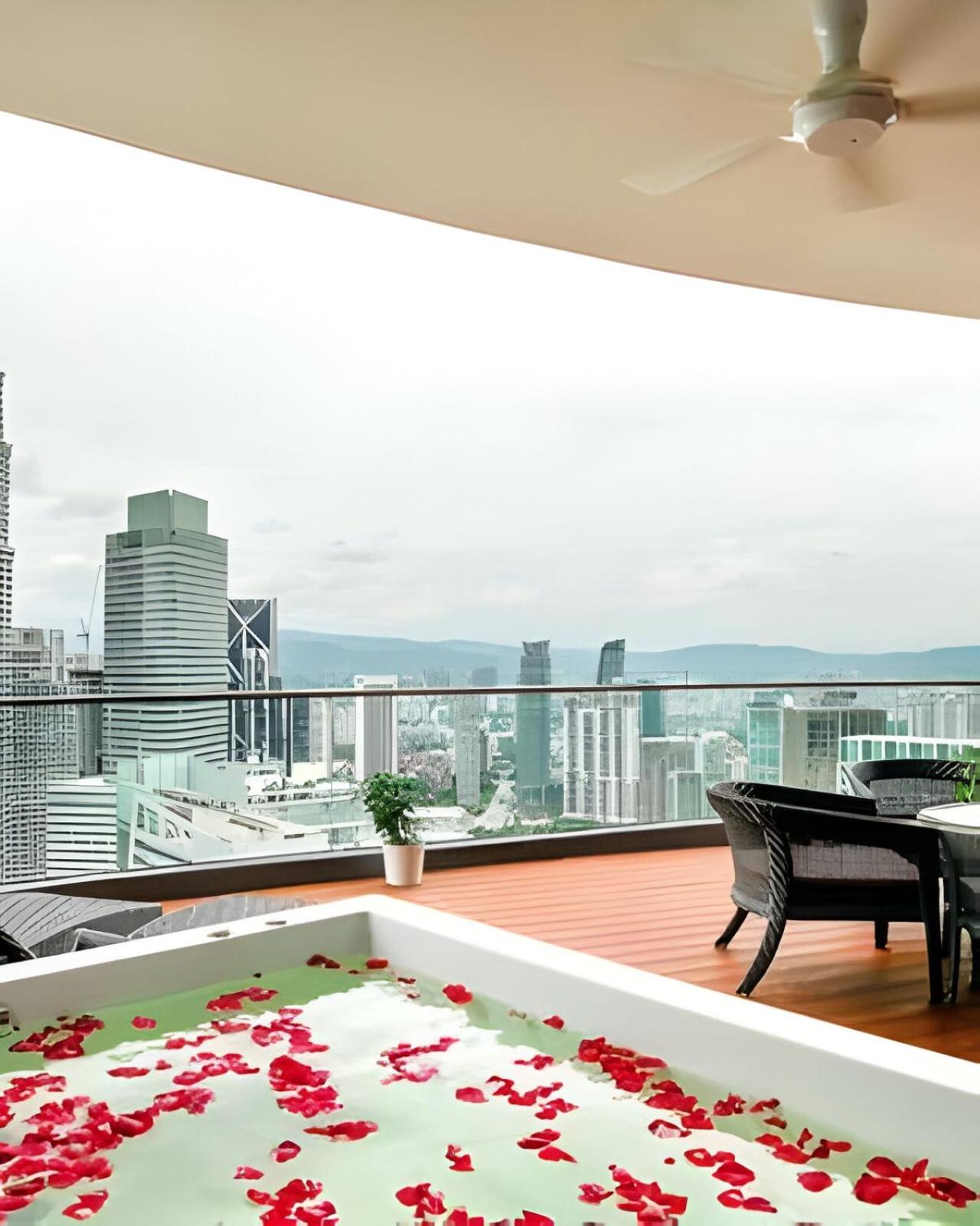 Vortex Klcc Penthouse Twins Tower View