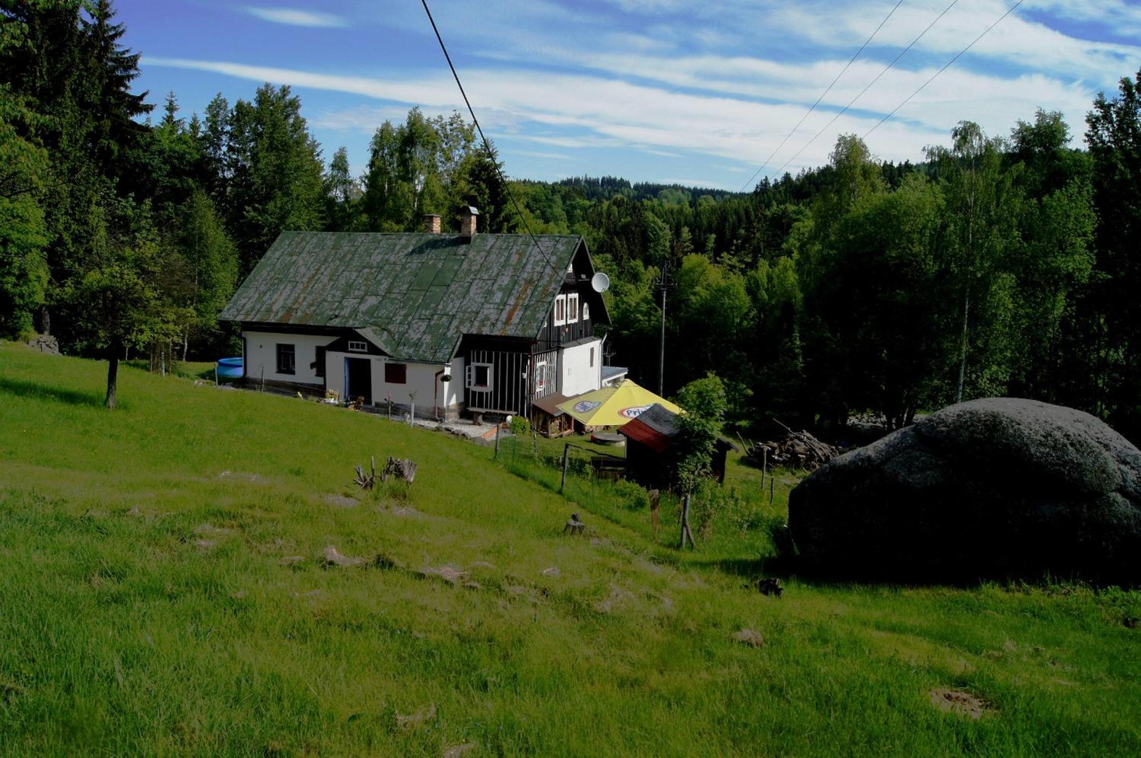Na Sluneční Pohádková chaloupka ve Sladké díře