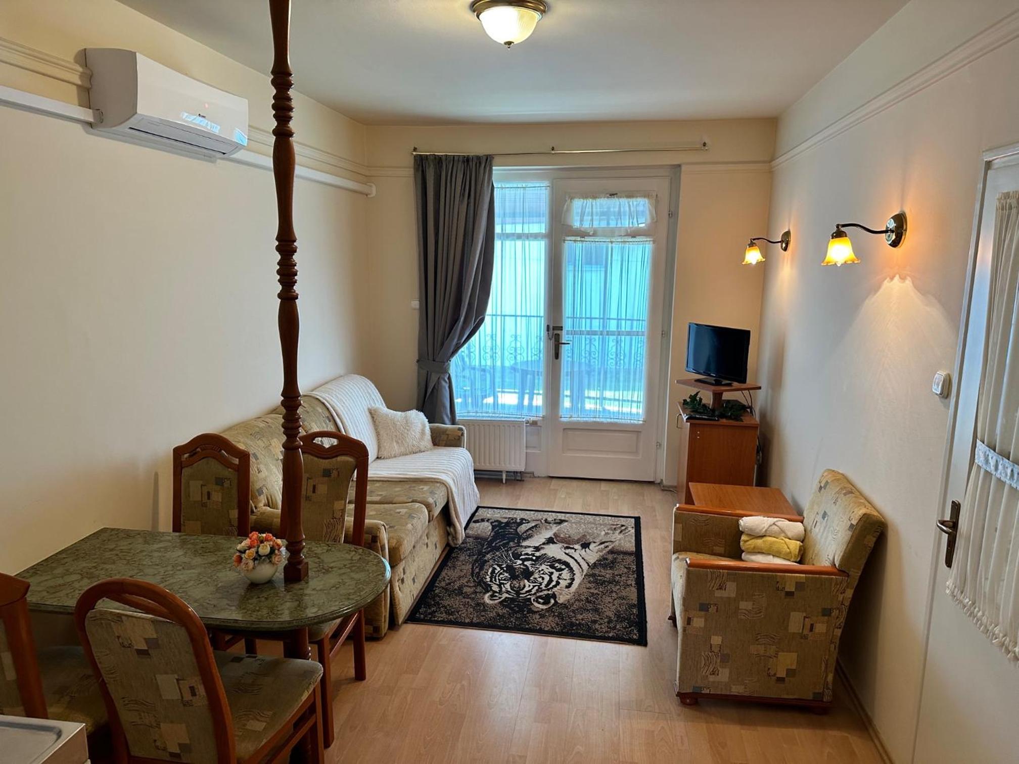 Cozy Garden Apartman