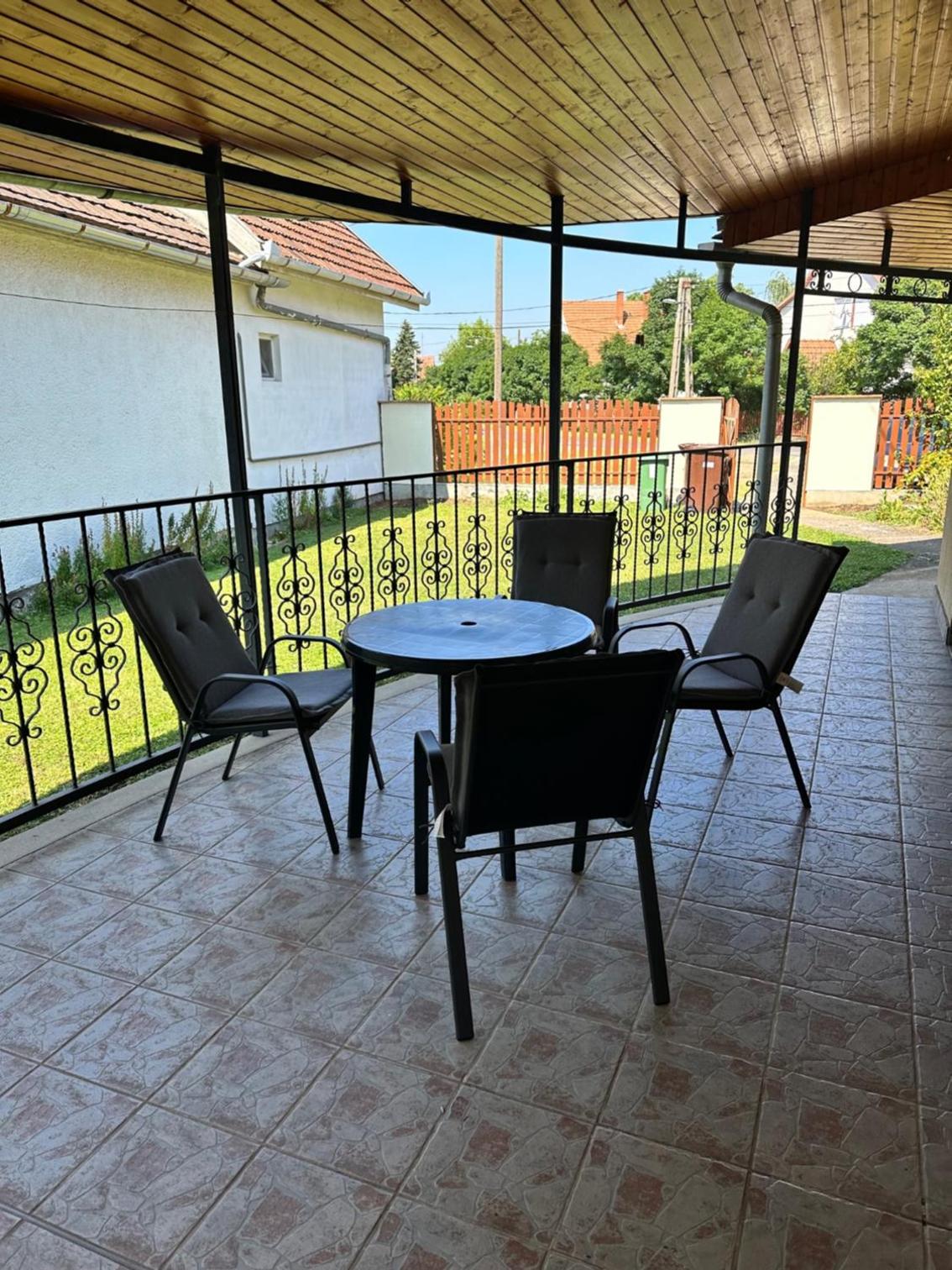 Cozy Garden Apartman